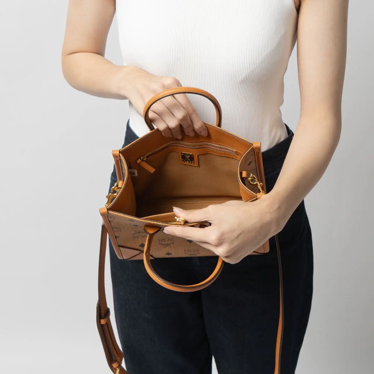 MCM Small München Tote in Visetos Cognac – voilà.id