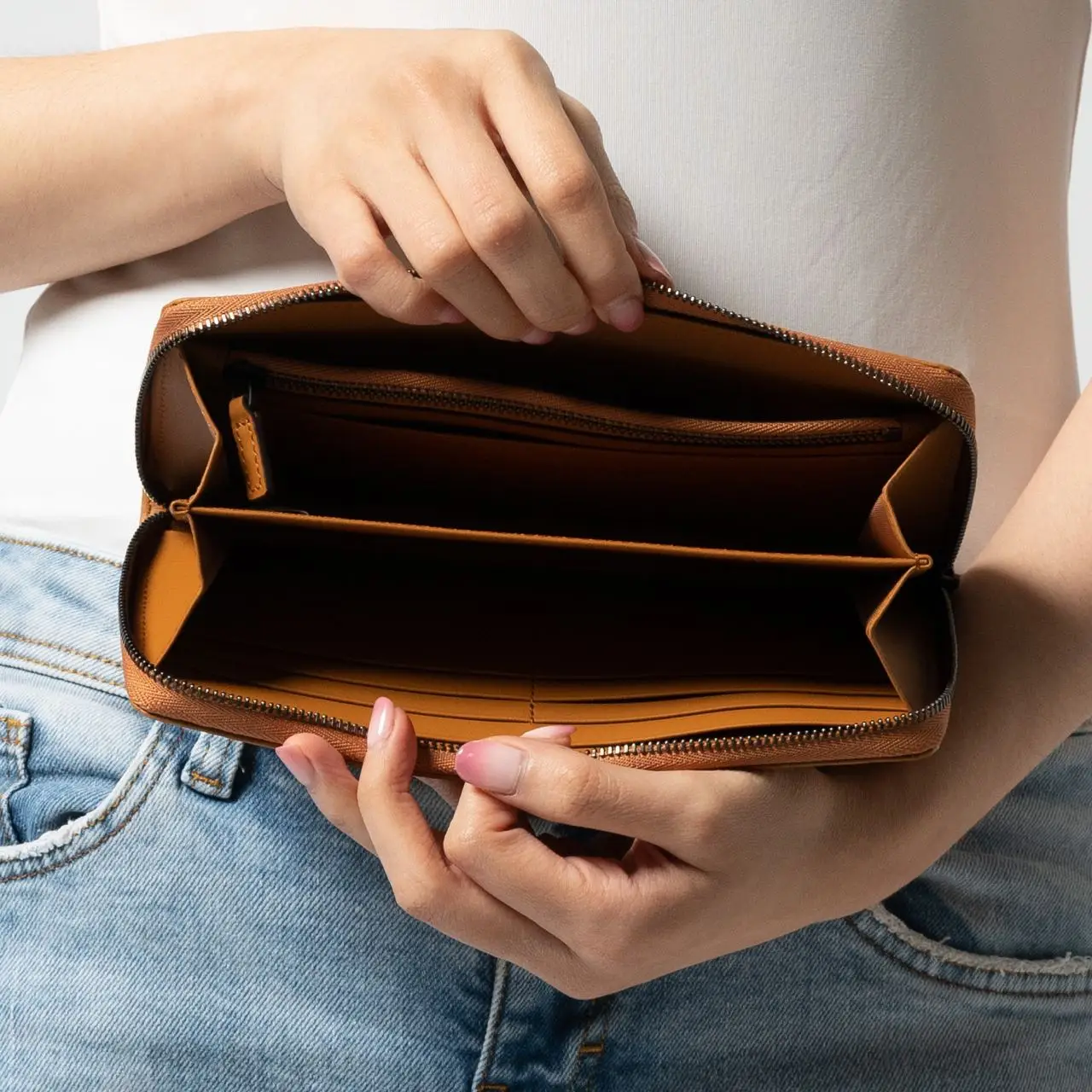 MCM Large Zip Around Wallet Maxi Visetos Cognac – voilà.id