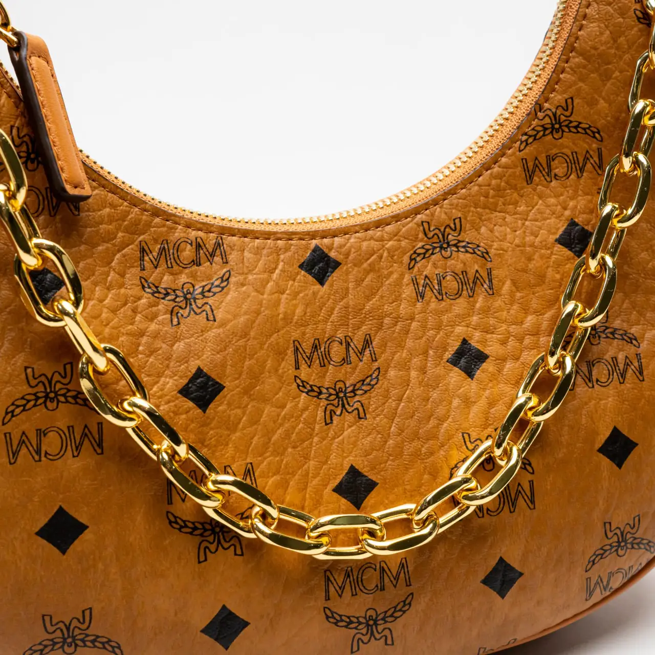 【関税込み】MCM Aren Crescent Hobo' shoulder bag Small Aren Crescent Hobo Bag in Visetos Cognac | MCM ®PL
