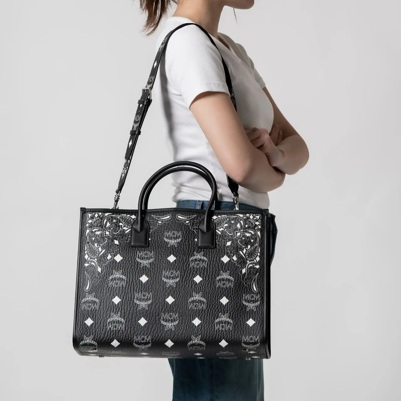 MCM München Large Tote in Studded Bandana Visetos Black