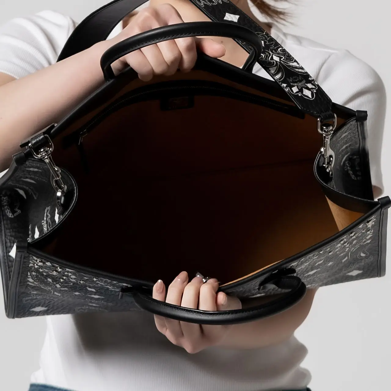 MCM München Large Tote in Studded Bandana Visetos Black