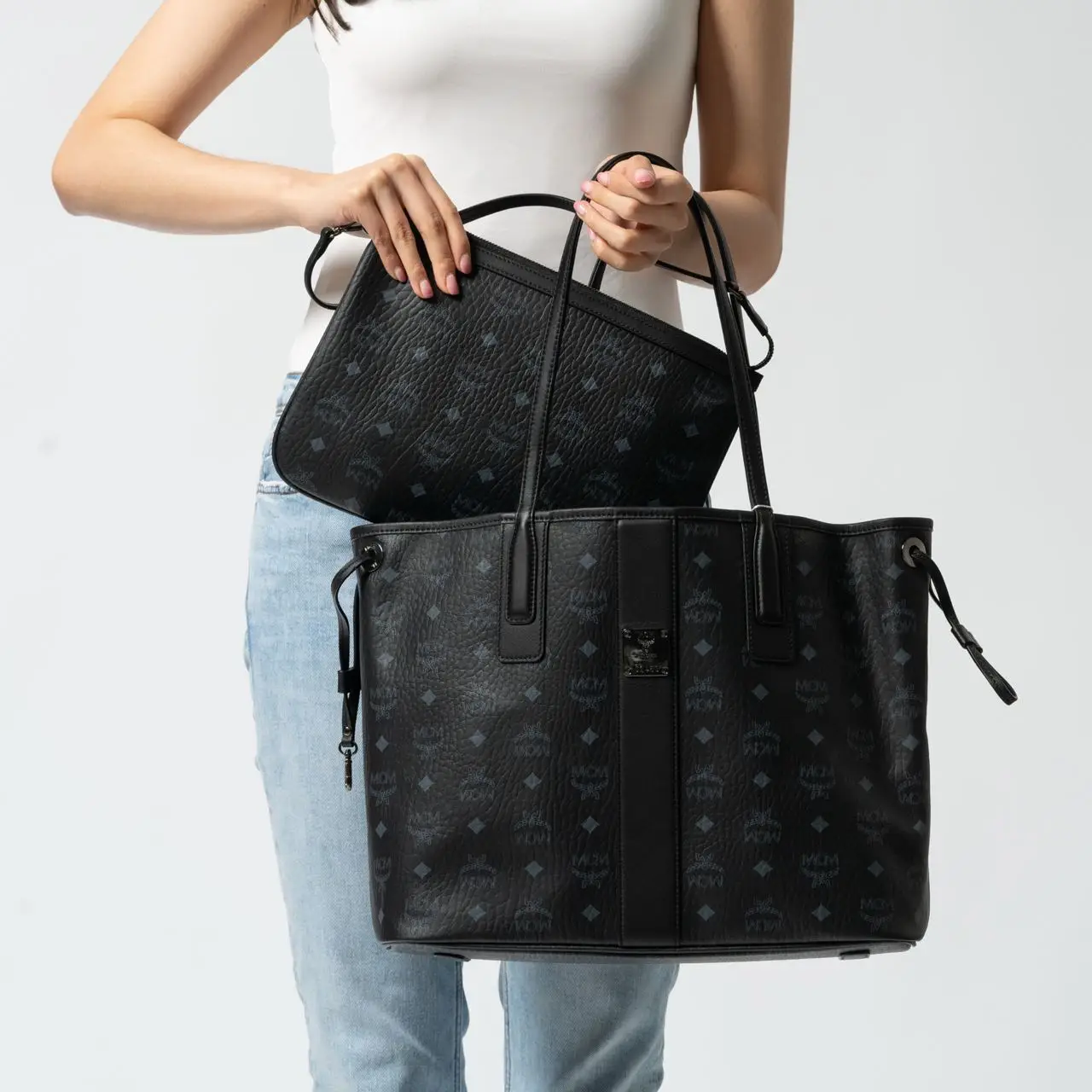 Mcm black medium tote deals