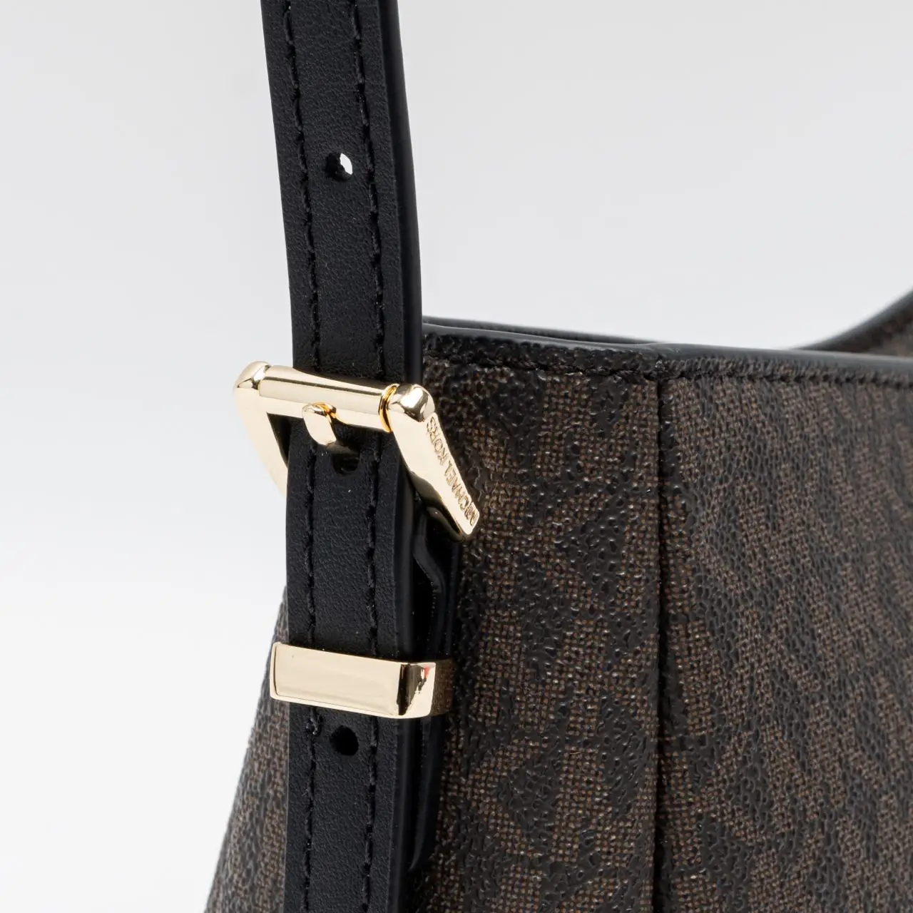 【送料&関税込】Michael Kors Printed Canvas Moore Shoulder B Michael Kors Printed Canvas Moore Shoulder Bag | eBay