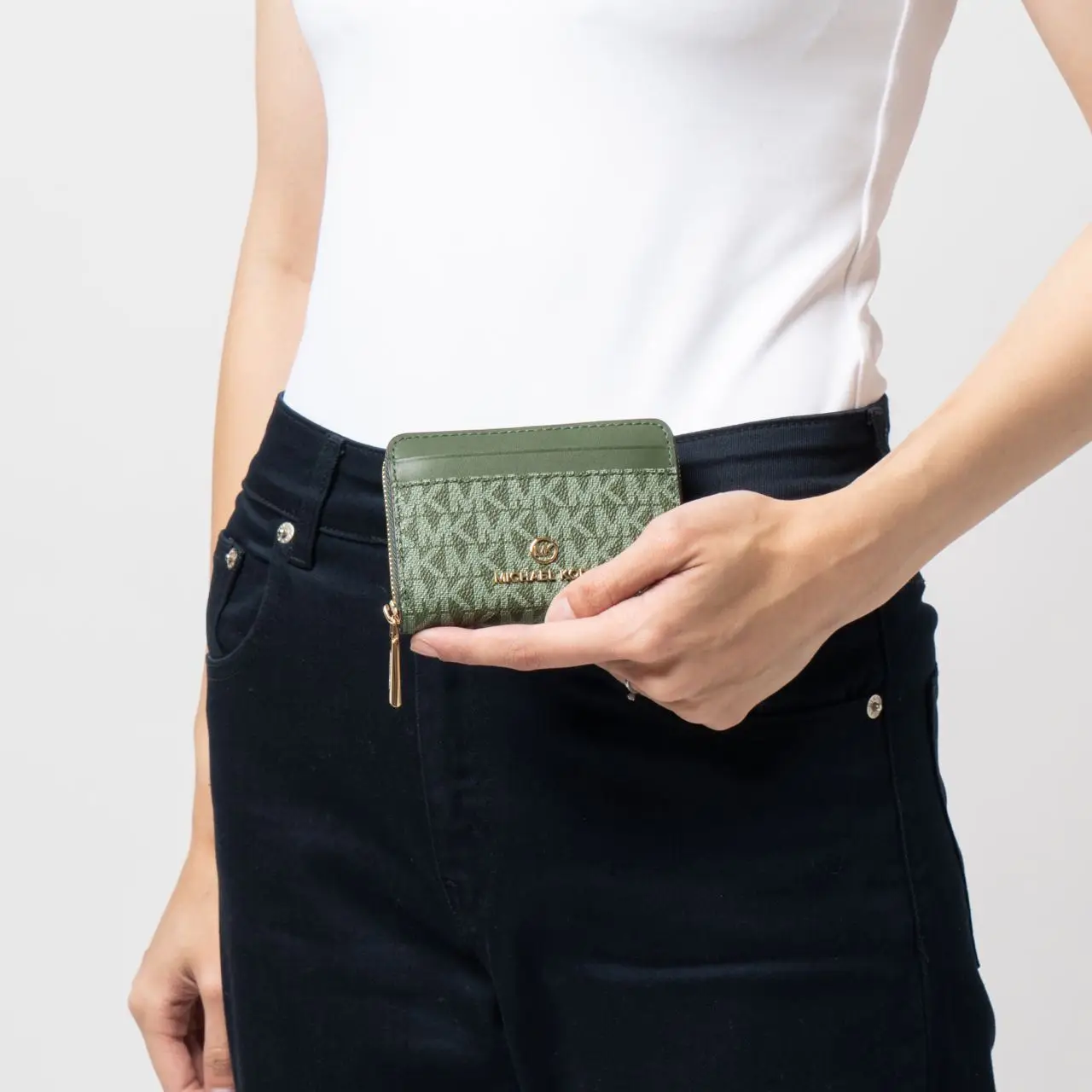 【  Jeans】Monogram Card Wallet●送料・関税込● Whitney Small Denim Logo Jacquard Chain Wallet | Michael