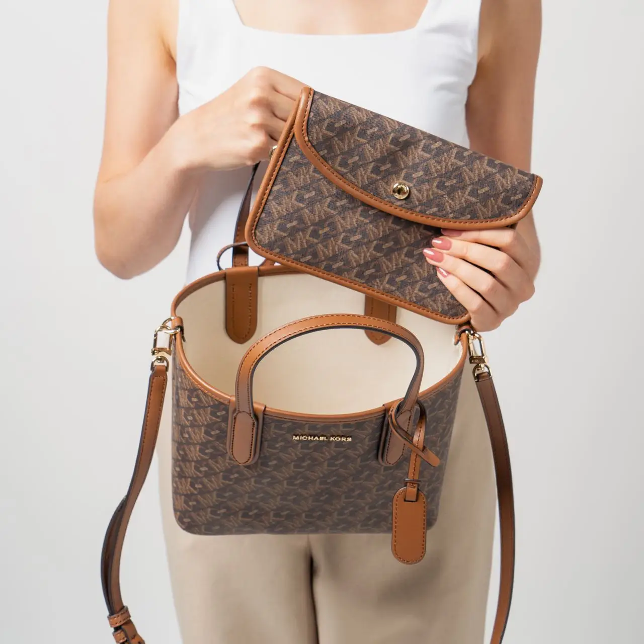 ☆MICHAEL KORS☆ ELIZA XS E-W Tote 2wayバッグ BROWN/ACORN♪ MICHAEL Michael Kors Eliza XS Leather Tote Bag | TheHut.com