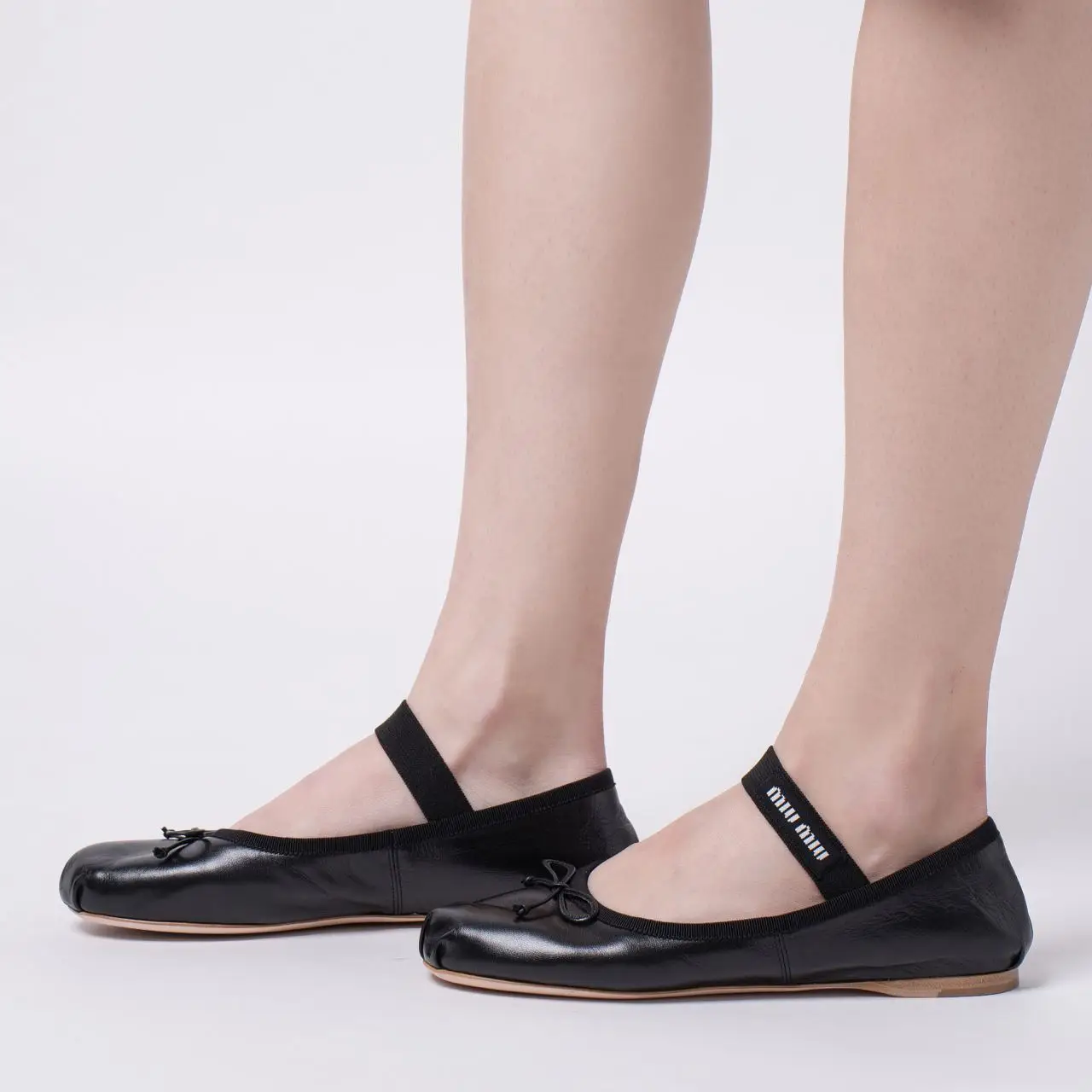 靴 Miu Miu Women's Brown and Black Ballet Miu Miu Buckled Leather Ballerina Shoes | Black | FARFETCH PL