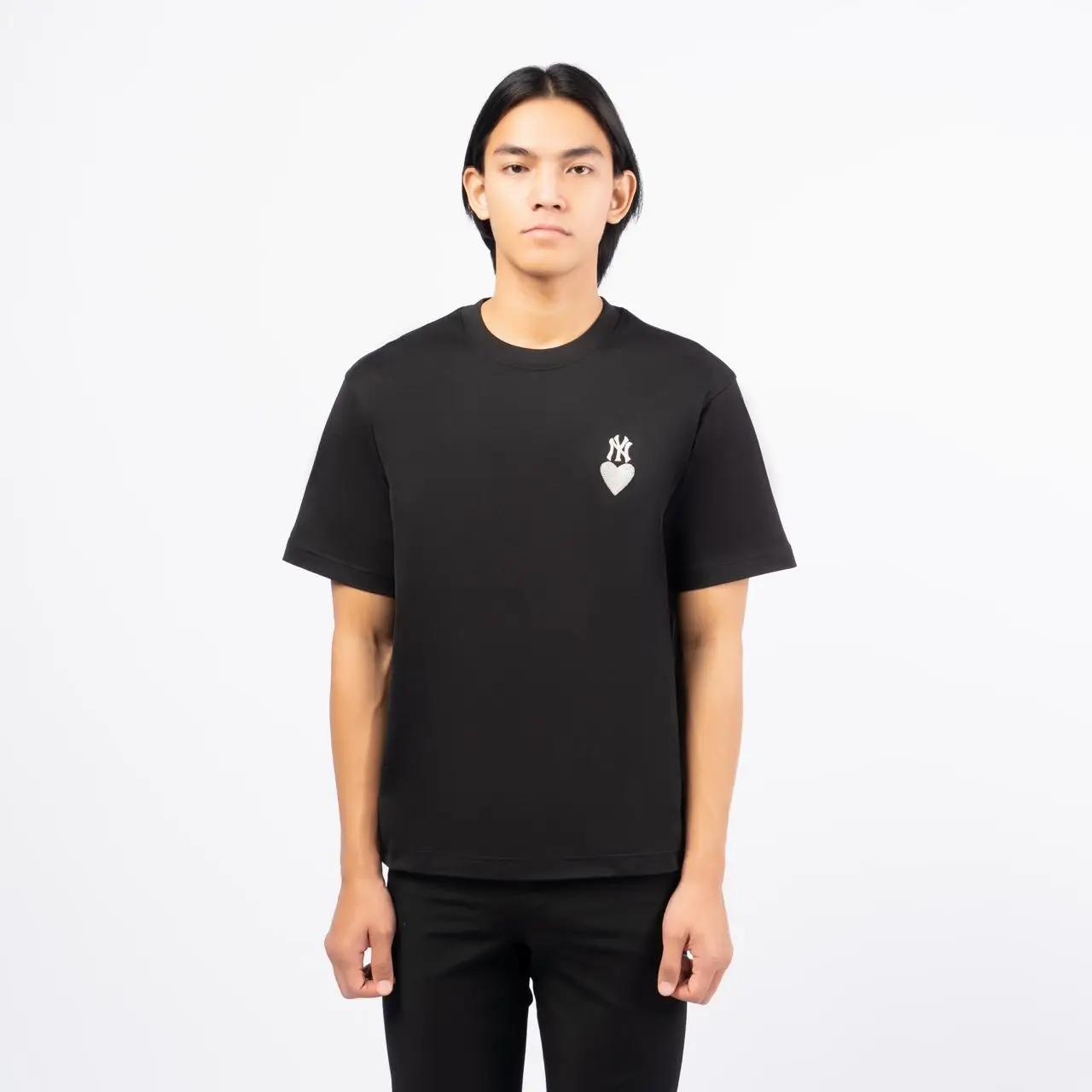 MLB NY Yankees Small Heart Logo Overfit T-Shirt Black – voilà.id
