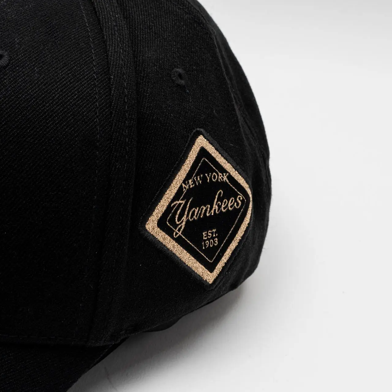MLB NY Yankees Stamp Ball Cap Black/Gold – voilà.id