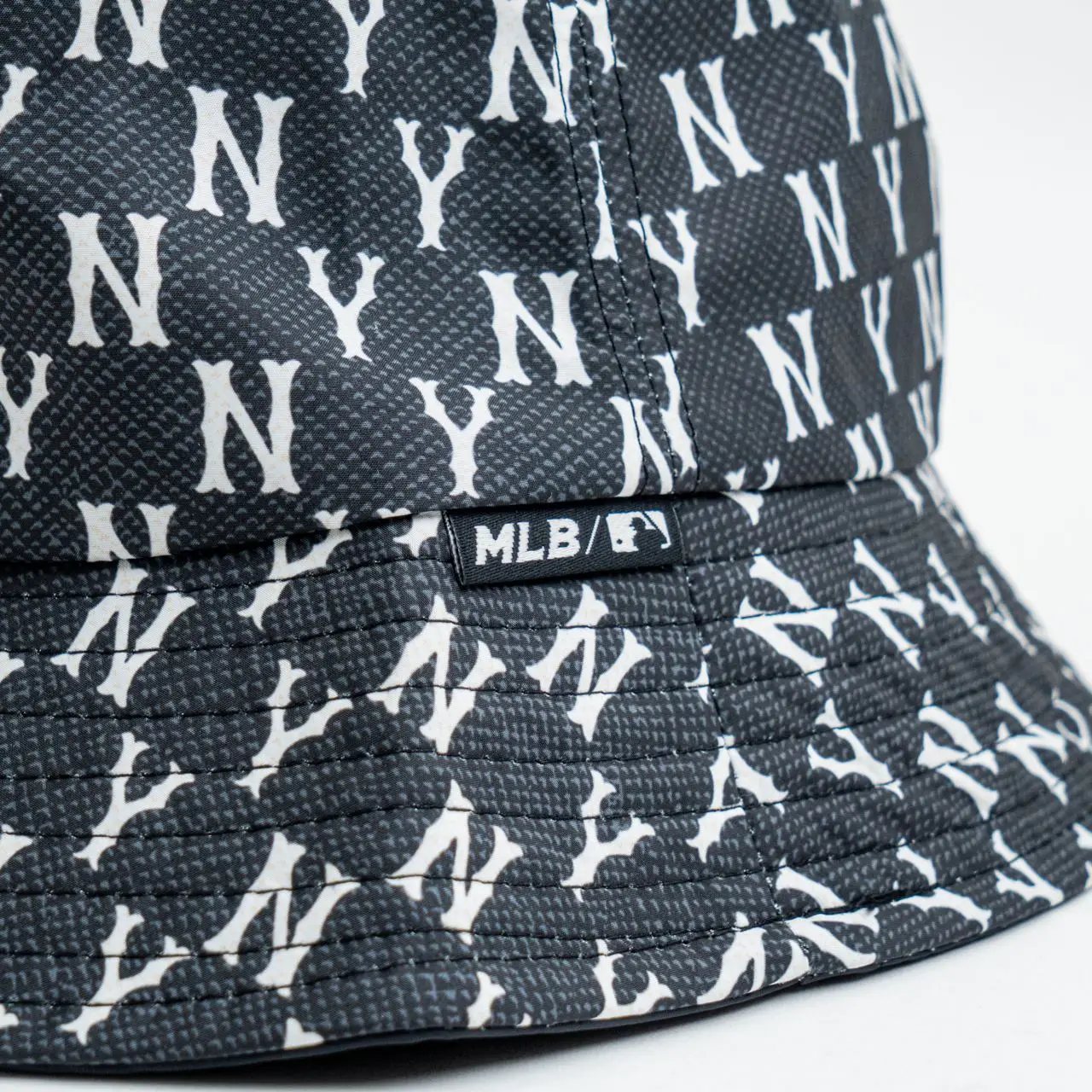 MLB NY Yankees Monogram Classic Reversible Bucket Hat Black