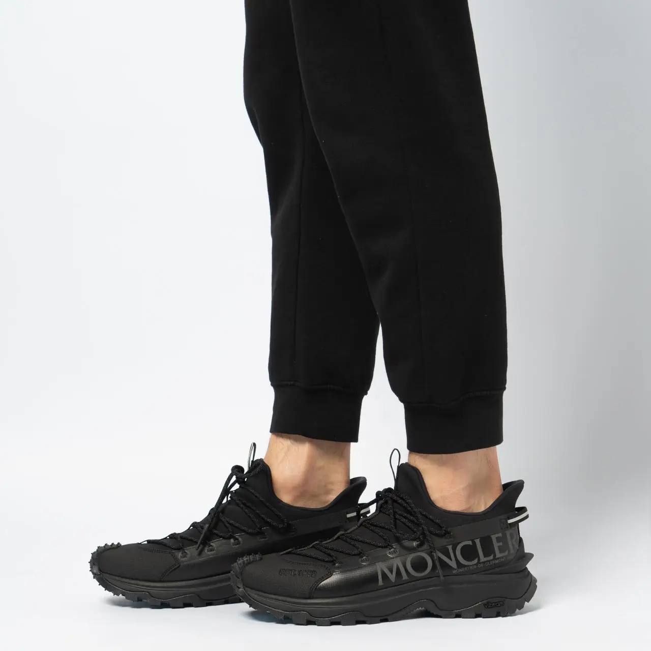 Moncler \"Trailgrip Lite 2\" ブラックスニーカー MONCLER | Trailgrip Lite2 Low Top Sneakers | BLACK | Women