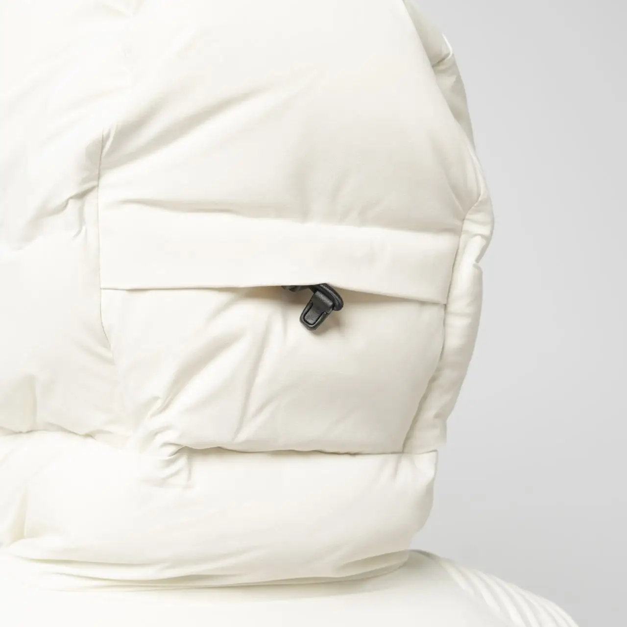【新品未使用タグ付き】MONCLER クロップド ショート丈パーカー　S　白色 MONCLER モンクレール パーカー フーディー ベージュ レディース