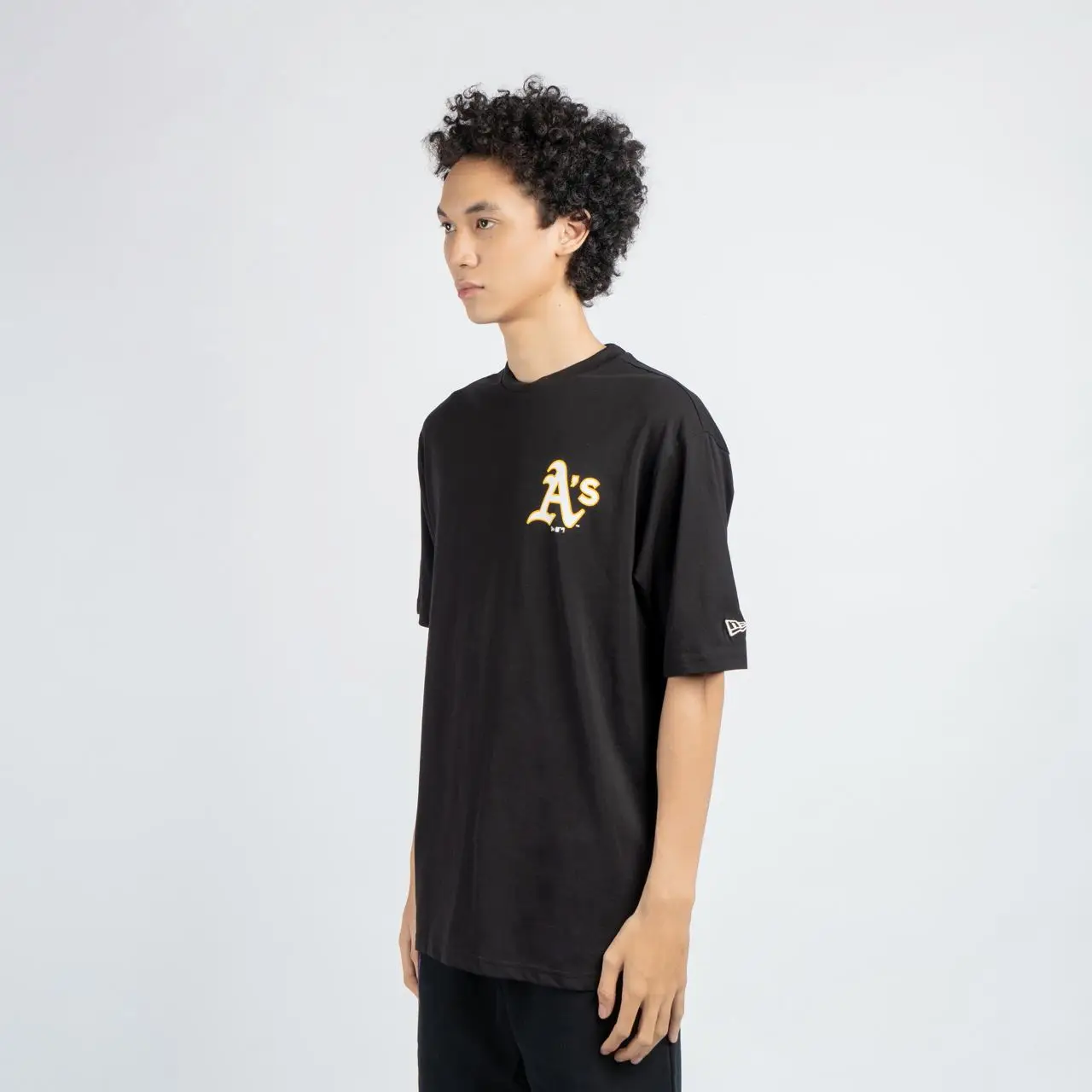 Tシャツ・カットソー [MLB] VARSITY BIG LOGO OVER FIT SHORT T-SHIRT เสื้อยืด Varsity Vintage Color Graphic Oversized-Fit T-Shirt