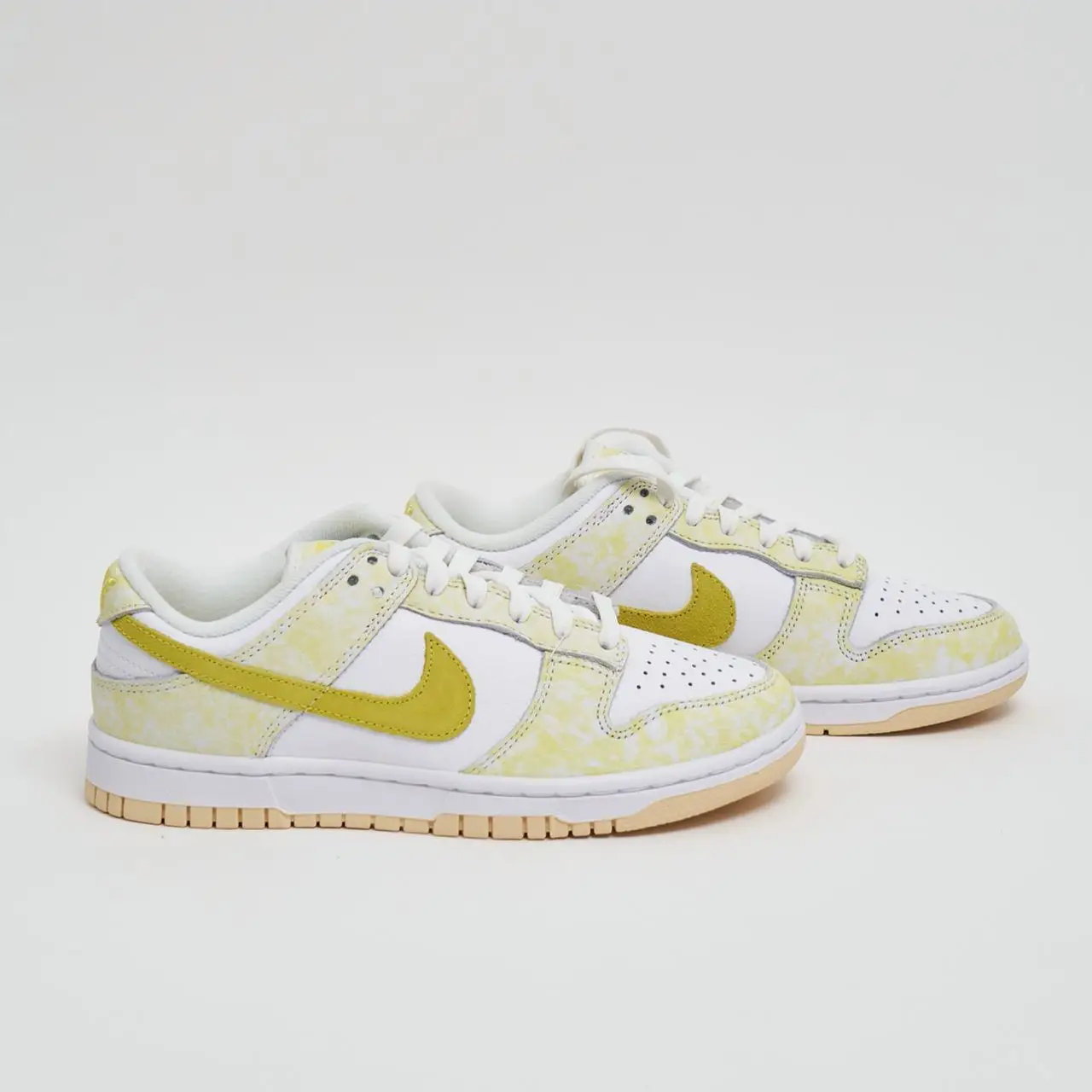 ★NIKE★大人気★WMNS DUNK LOW \"イエローストライク\"★追跡可 Nike Dunk Low Yellow Strike Wmns ナイキ ダンクロー イエロー