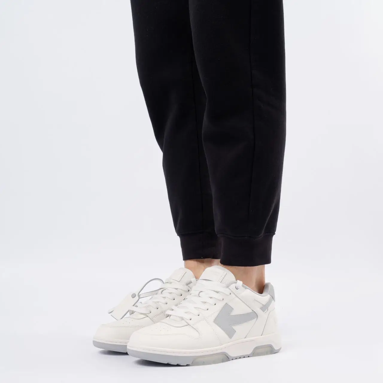 【OFF‐WHITE】Off Mirror Slm Ss T Sn99 関税送料込 Off-White Out Of Office Sneakers White Grey with Brand Stamp