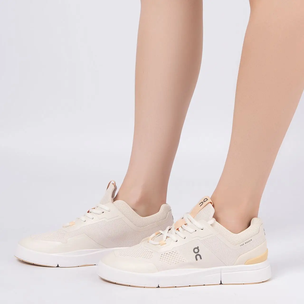 ON The Roger Spin Low-top Sneakers Dew Savannah Women – voilà.id
