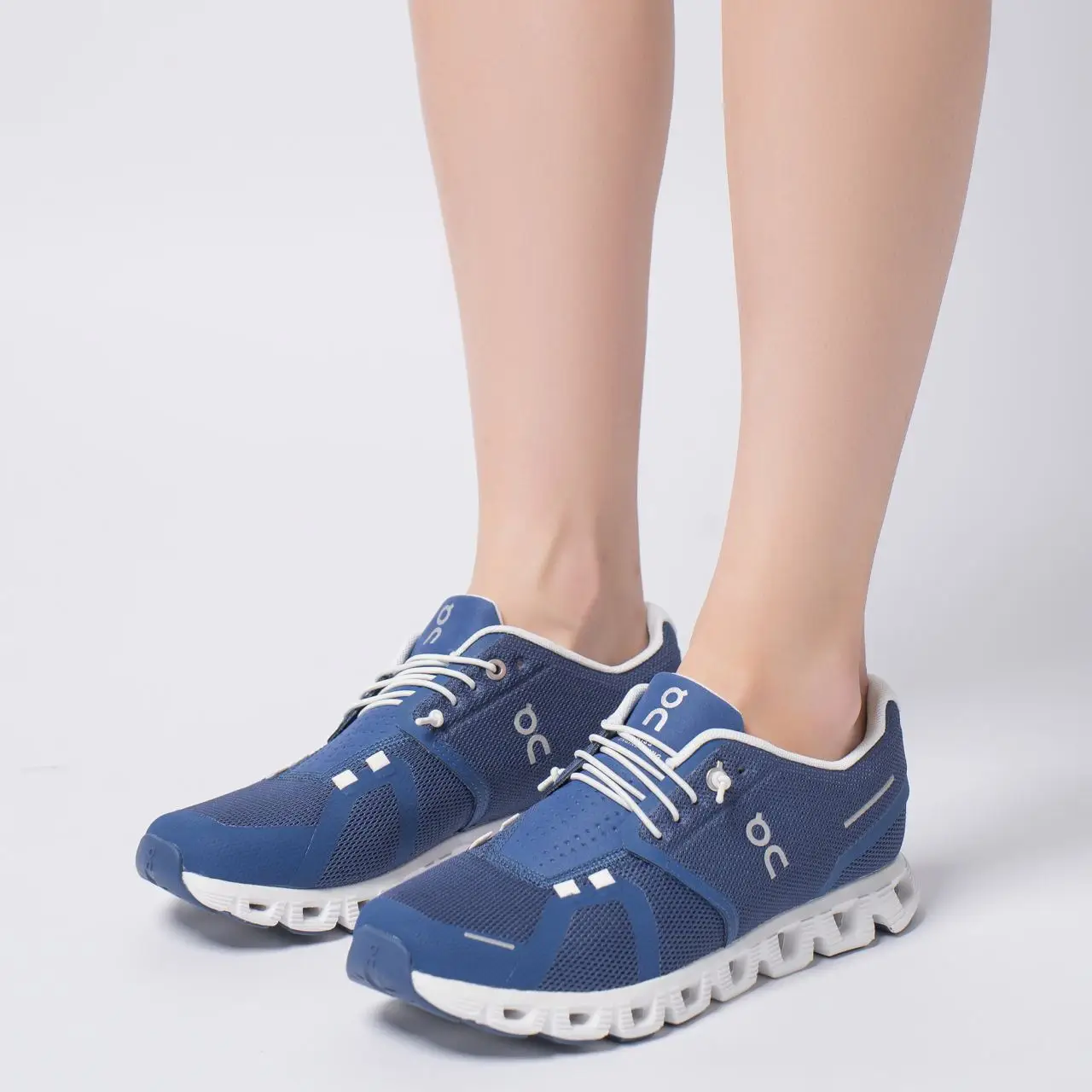 On Cloud 5 Running Shoe Denim White online Women's 9