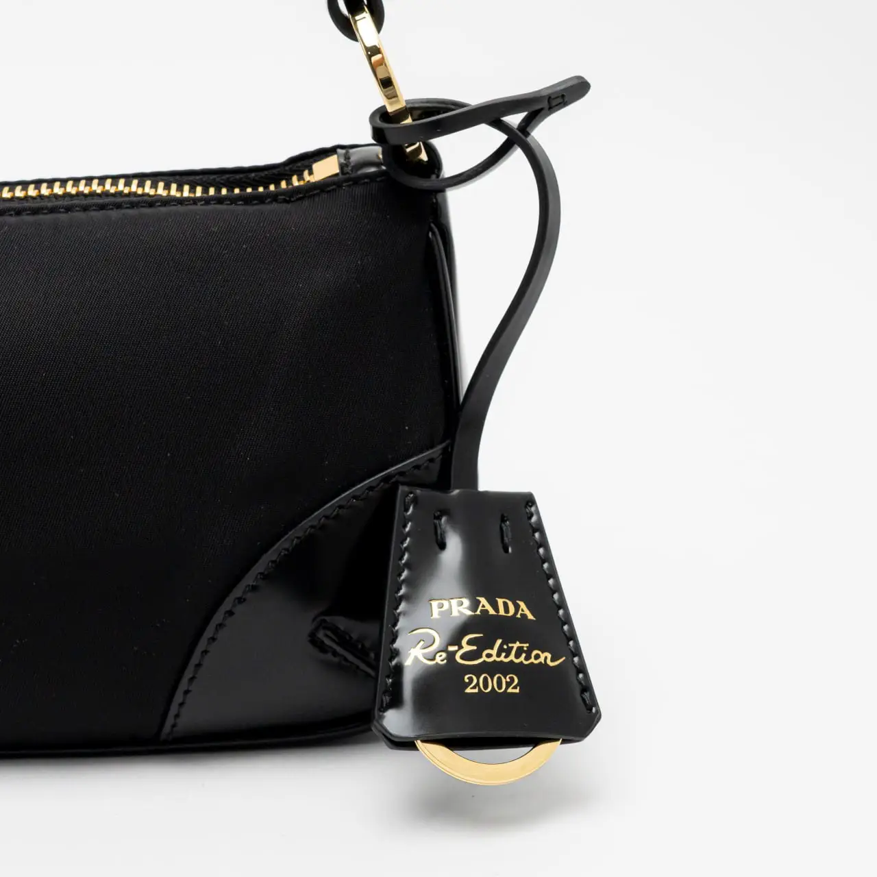 Prada Re-Edition 2002 Re-Nylon Shoulder Bag Black – voilà.id Prada Re-Edition 2002 Re-Nylon Shoulder Bag Black – voilà.id