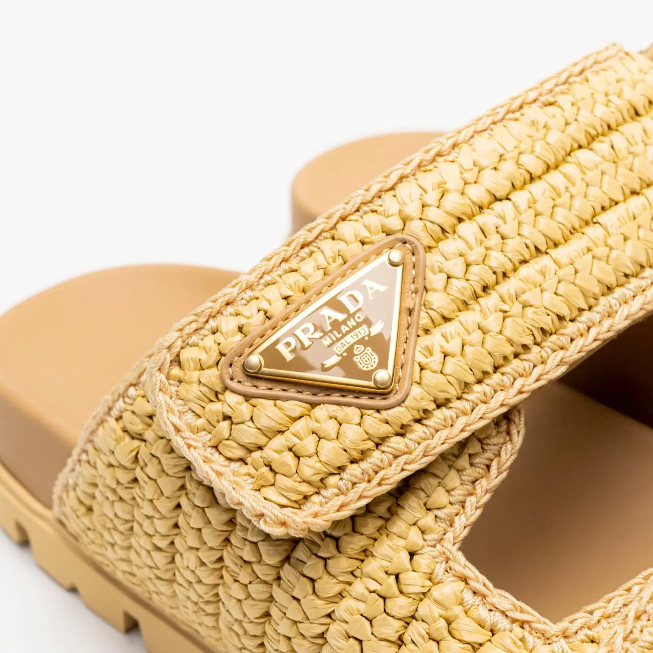 サンダル PRADA Men Sandals 2S2994FG000054 F0379 Beige Prada Triangle Logo Raffia Woven Fabric Sandals Beige – voilà.id