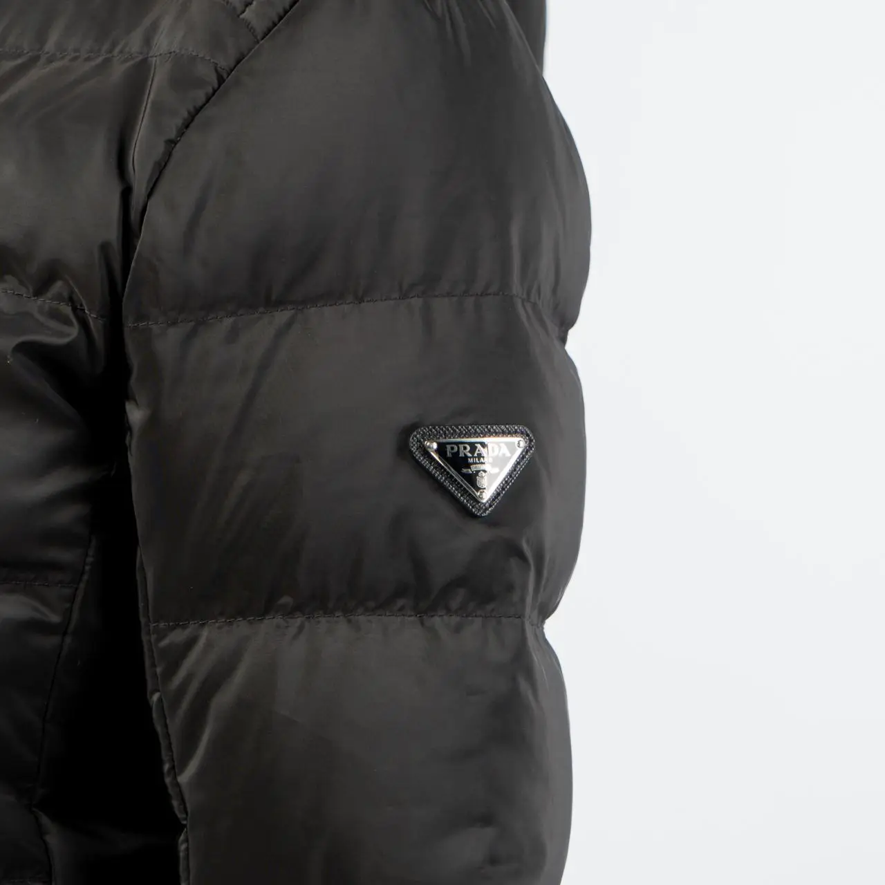 PRADA Insulated Hoodie Jacket SGV166 黒 PRADA Insulated Hoodie Jacket SGV166 黒 - メルカリ