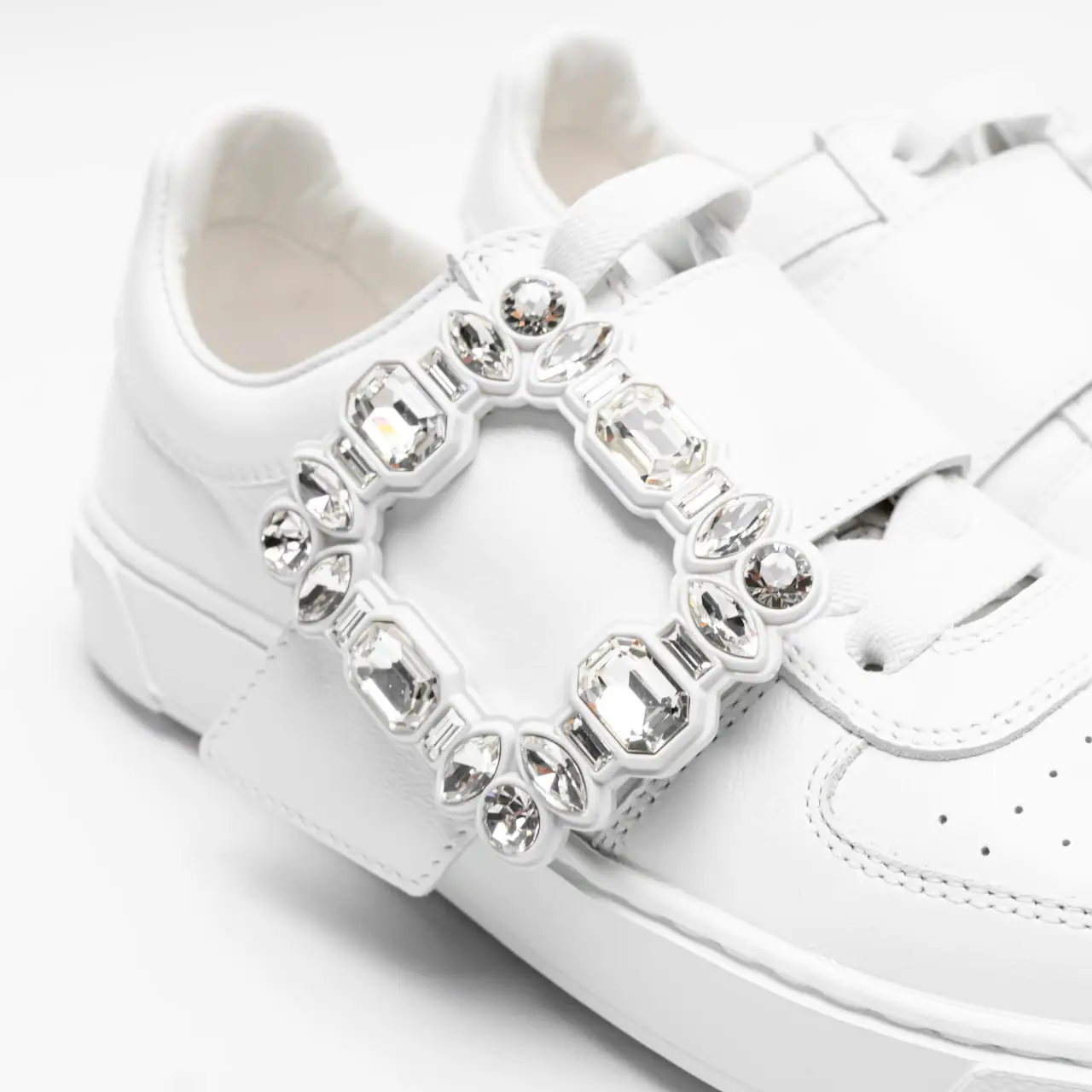 [Roger Vivier]Very Vivier Strass バックル スニーカー Roger Vivier Very Vivier Strass Buckle Sneakers In Leather