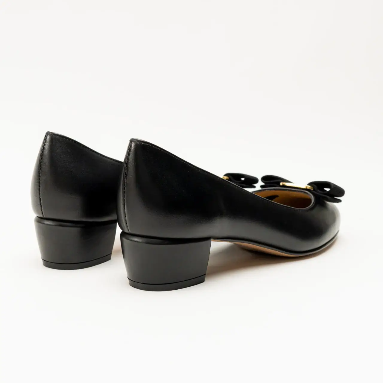 Salvatore Ferragamo Vara Bow 30 Calfskin Leather Pumps Black