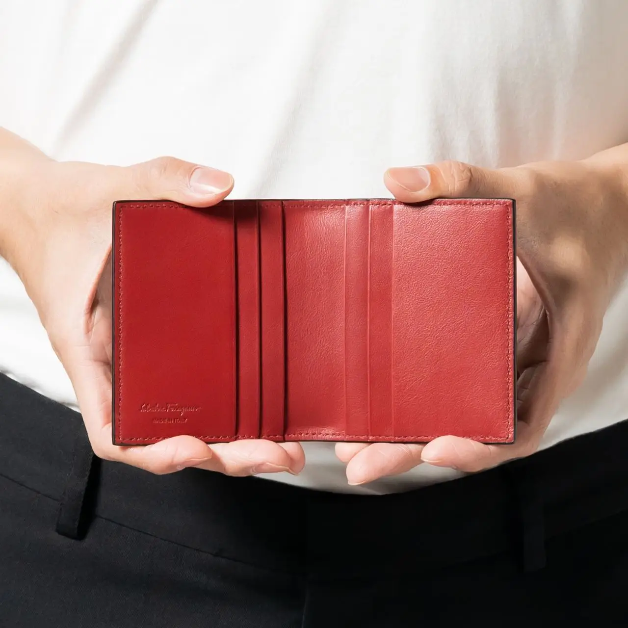 ★FERRAGAMO★ ID Gancini Card Holder Black Ferragamo Red 66A Ferragamo Men's Revival Gancini Leather Card Case with Flip