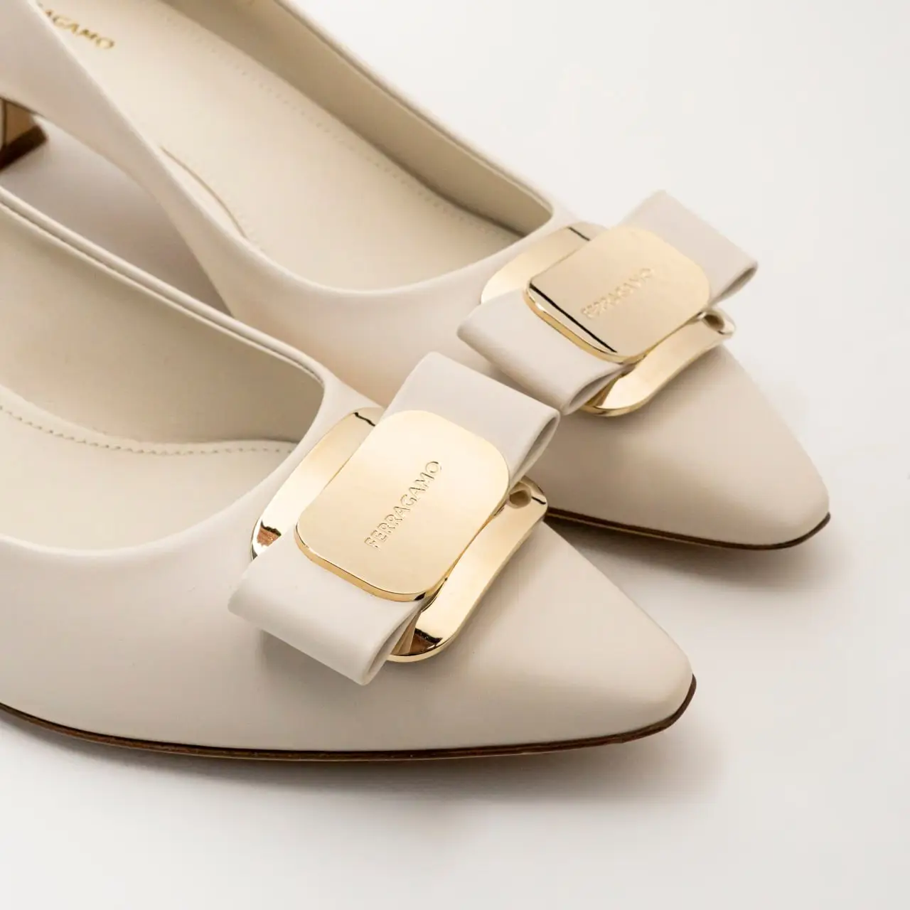 Salvatore Ferragamo Zelma New Vara 40 Plate Low Heel Pumps Salvatore Ferragamo Zelma New Vara 40 Plate Low Heel Pumps
