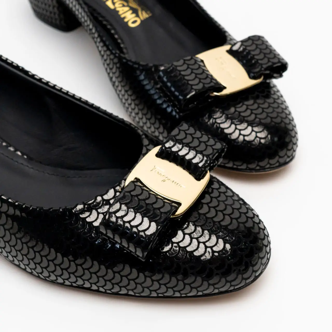Salvatore Ferragamo Vara Bow 30 Sequin Pumps Black – voilà.id