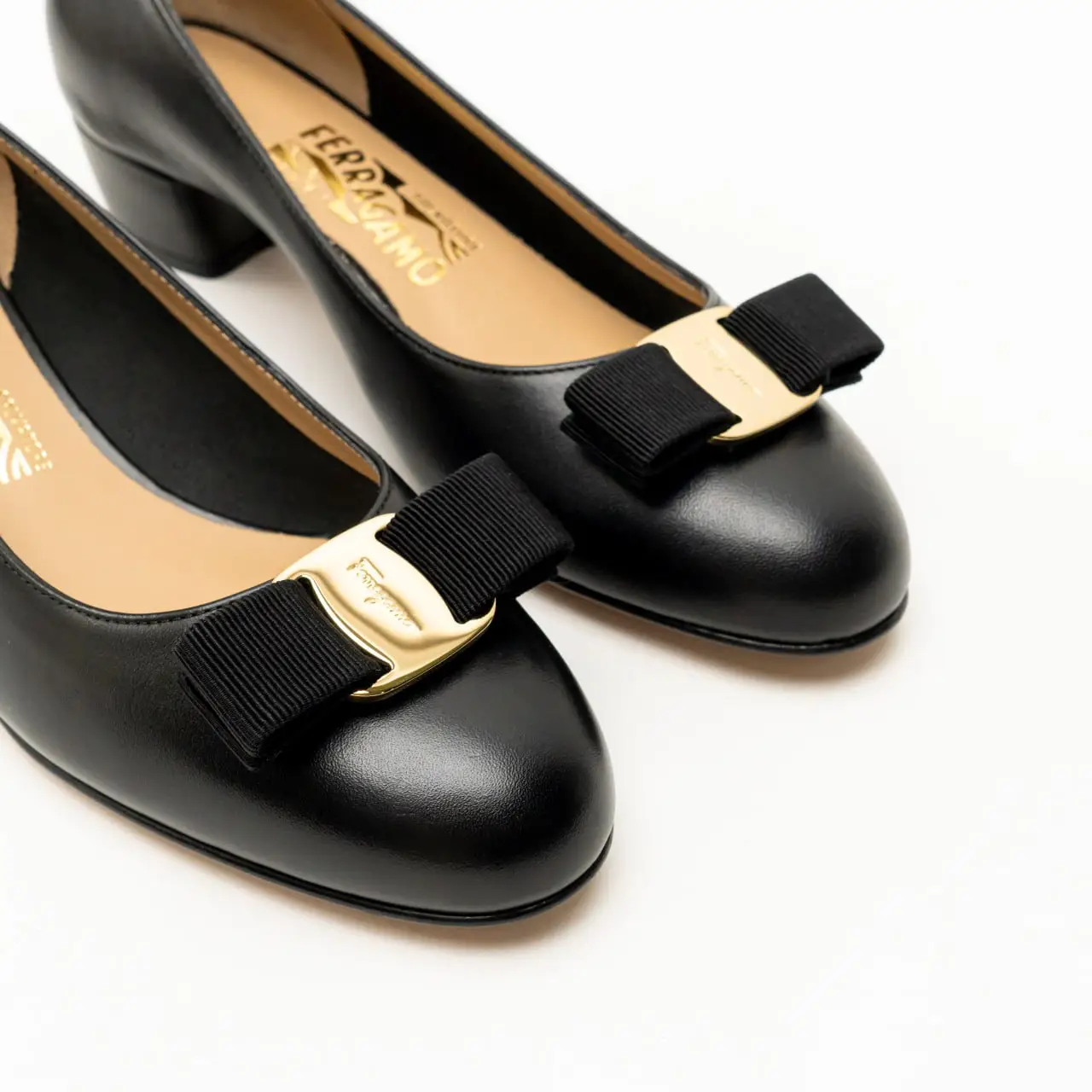 Salvatore Ferragamo Vara Bow 30 Calfskin Leather Pumps Black