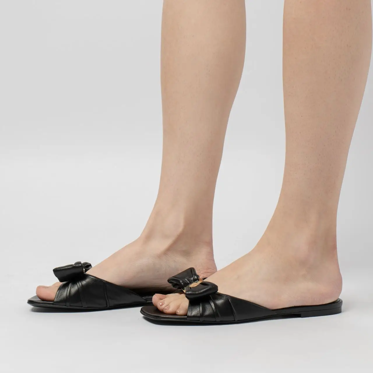 【FERRAGAMO】Slide with bow Ferragamo Vara bow slide sandals for Women - Black in UAE