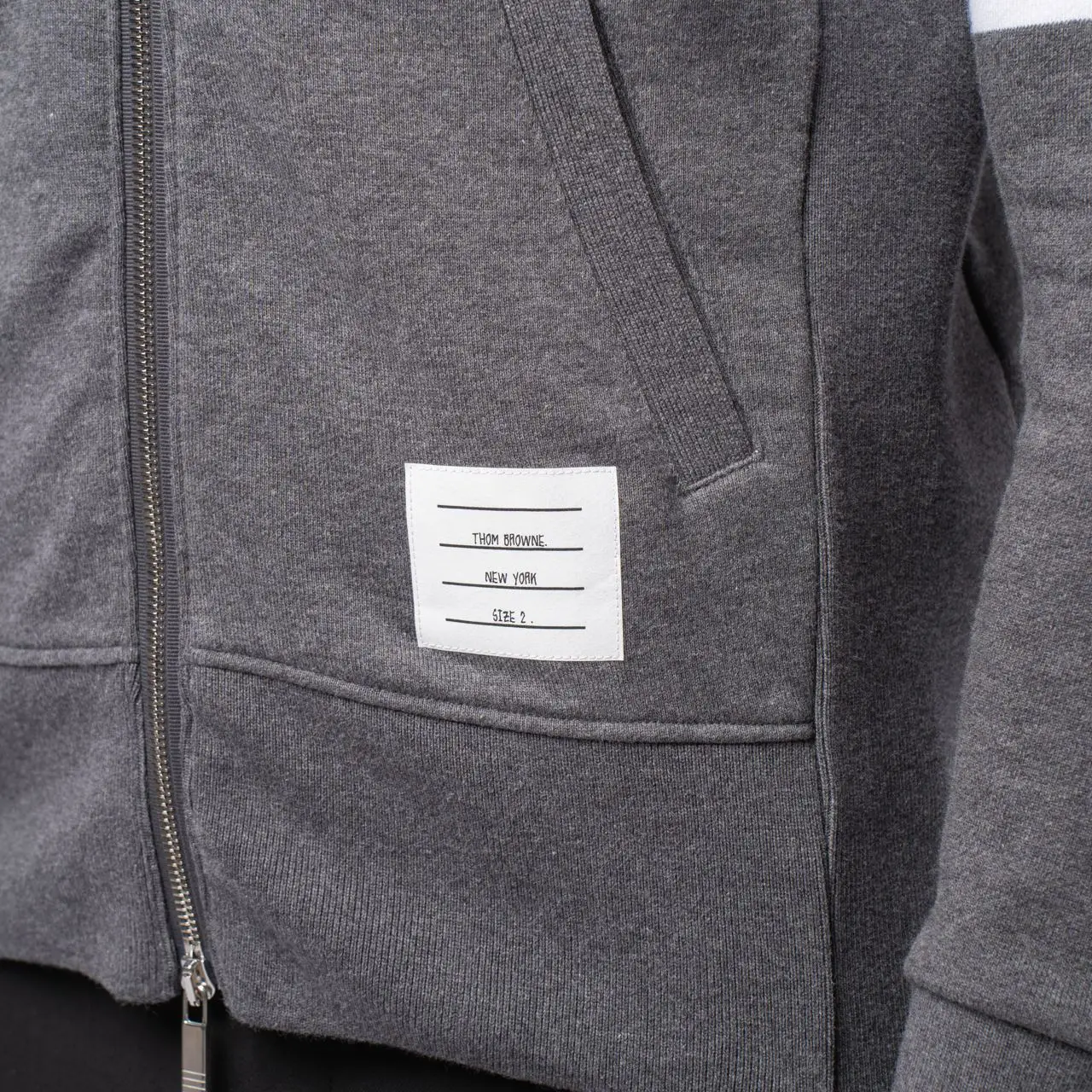 コート｜トム ブラウン(THOM BROWNE)｜HANKYU MEN'S / 阪急メンズ