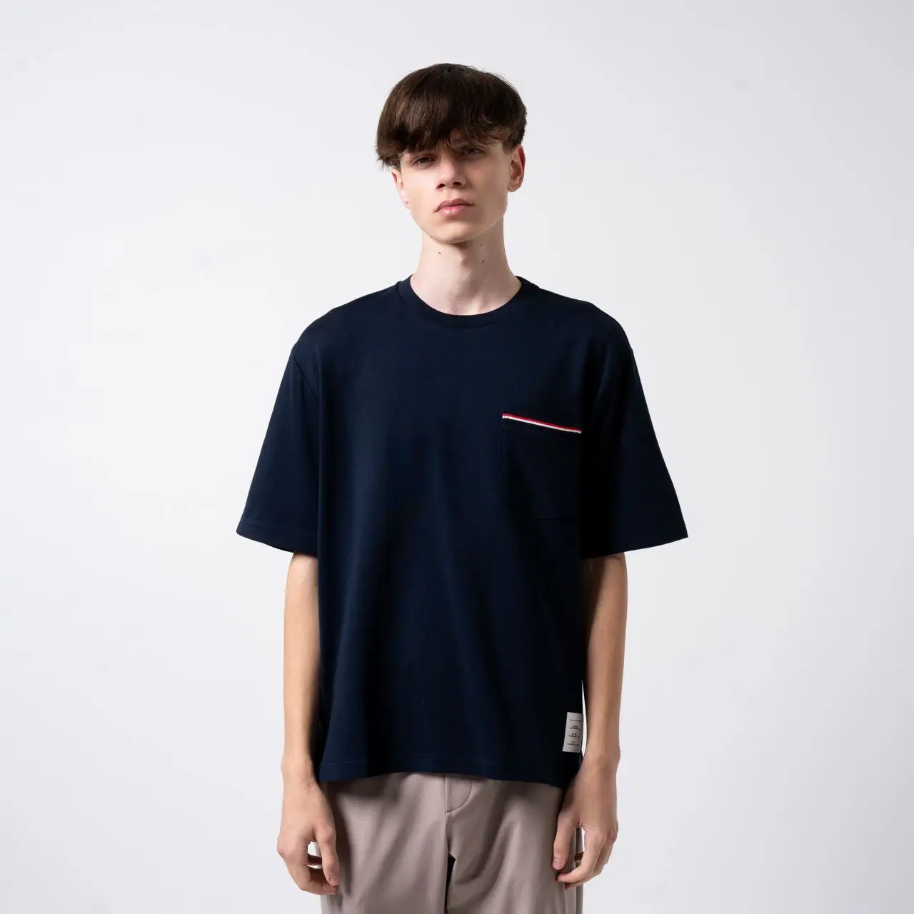 Tシャツ・カットソー THOM BROWNE Midnight blue cotton blend oversize shirt 4-Bar cotton jersey T-shirt in blue - Thom Browne | Mytheresa