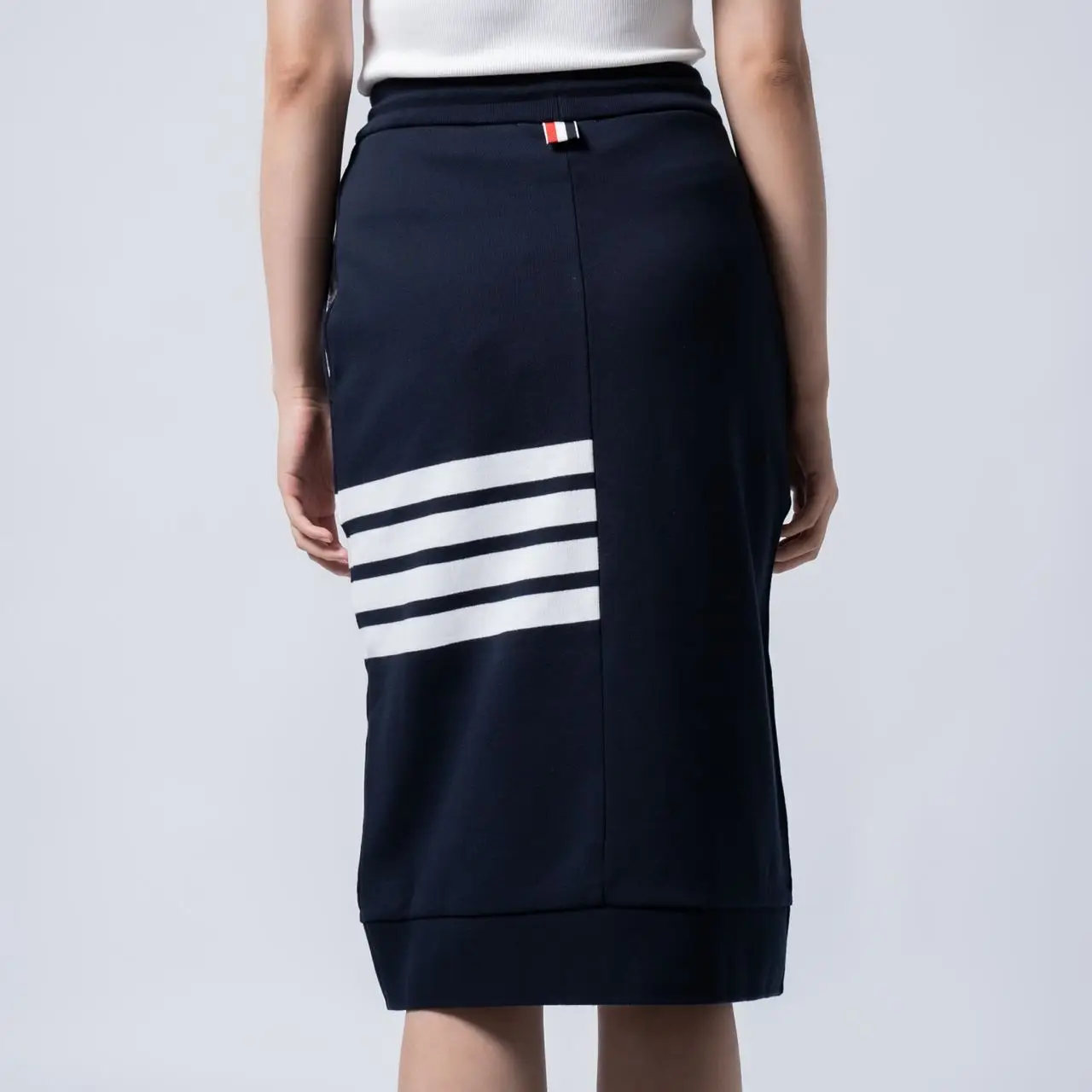 VIP【関税送料無料】希少 THOM BROWNE NAVY BLUE SKIRT THOM BROWNE(トムブラウン) スカート(レディース) - 海外通販のBUYMA