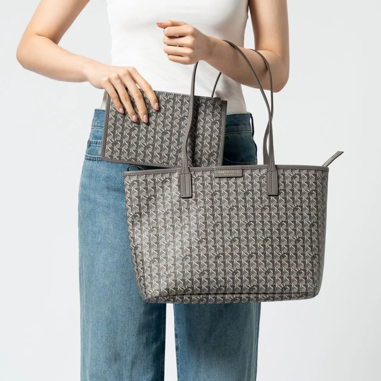 新品！　ZFB2 | Tote Bag B4/14\" PC 81542 Tas TORY BURCH EVER MONOGRAM ZINC GREY TOTE BAG SMALL 100