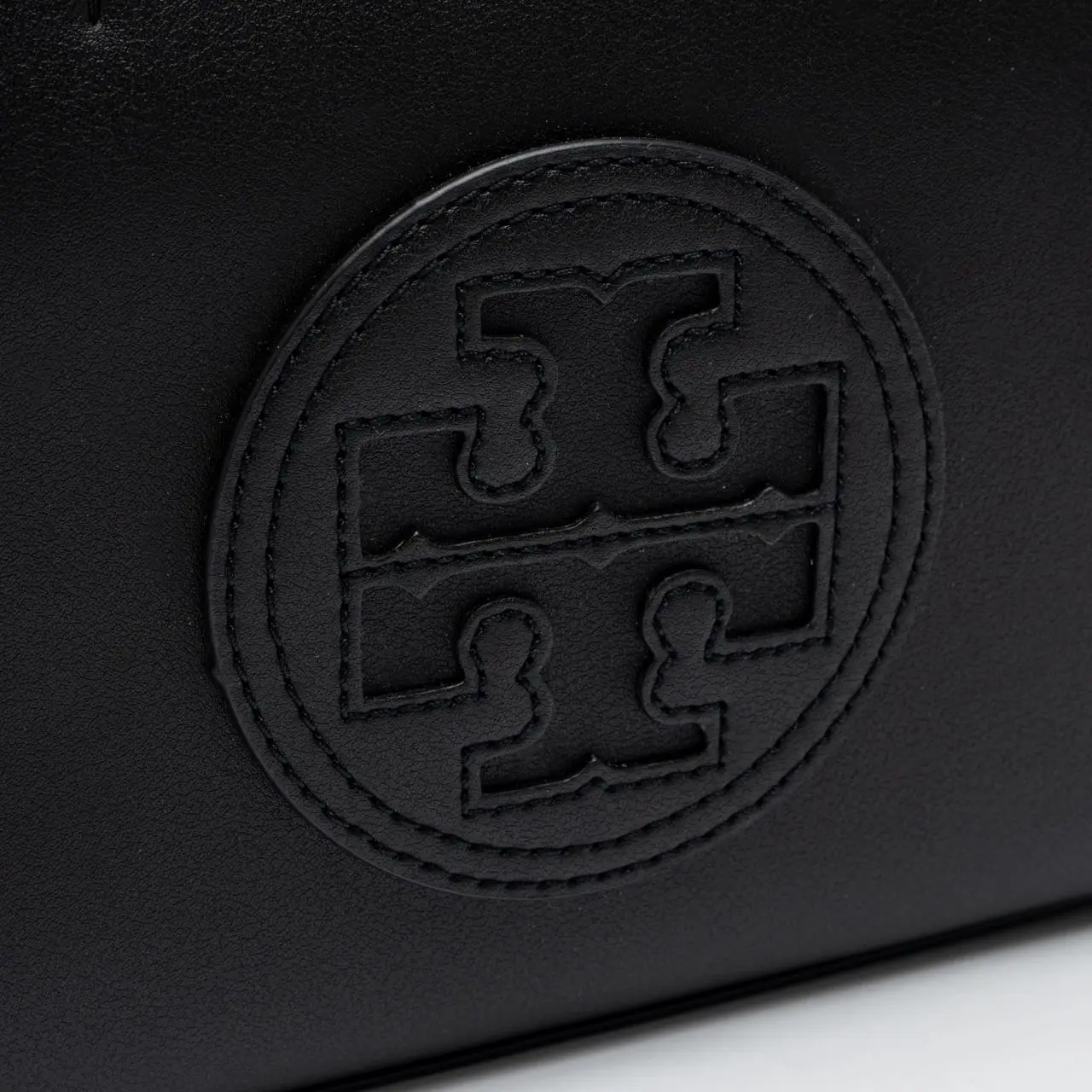 Black tory burch clutch deals