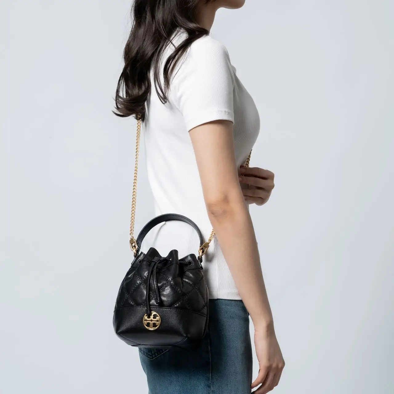 Tory Burch Willa Mini Bucket Bag Black – voilà.id
