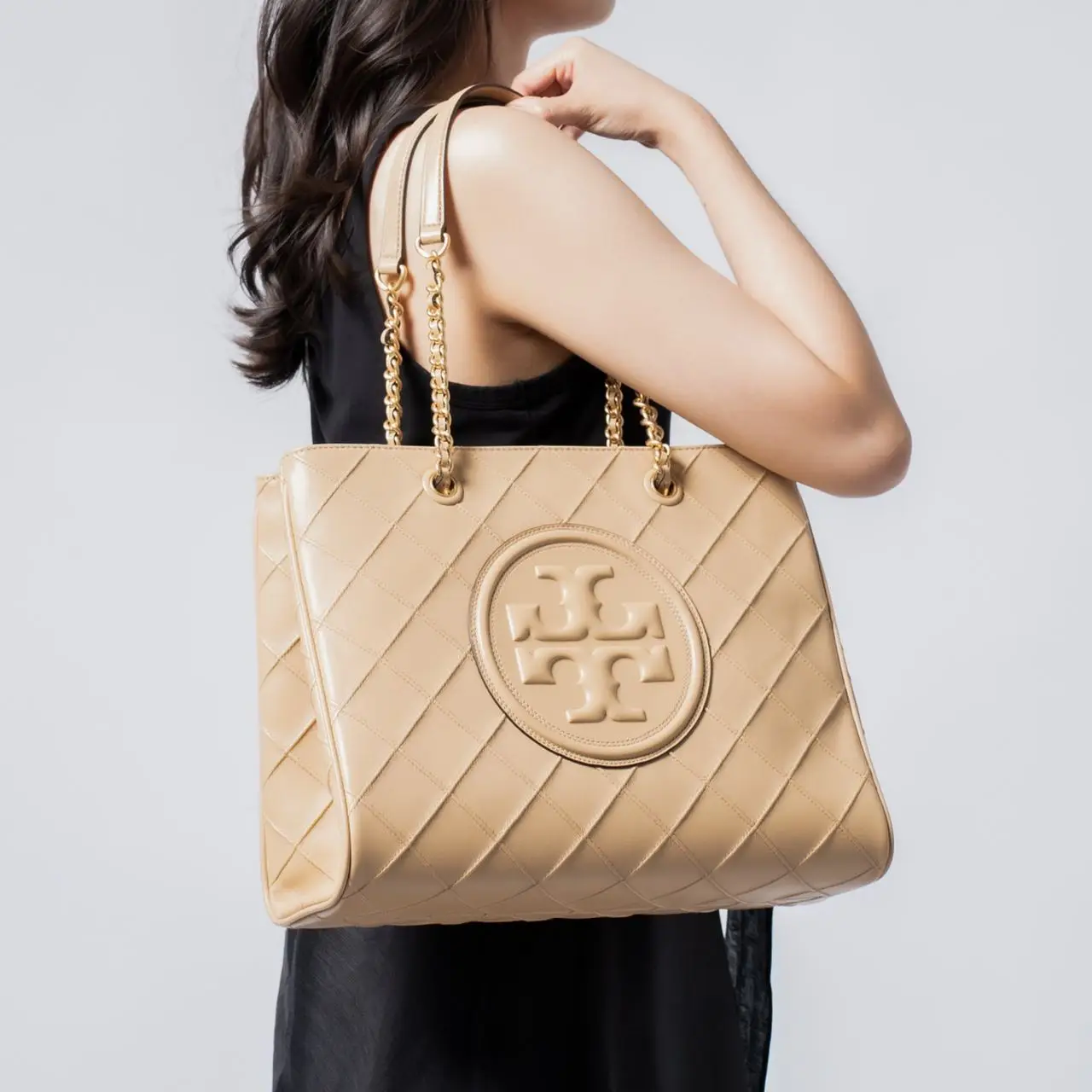 Tory Burch Fleming Soft Chain Tote Bag Desert Dune – voilà.id
