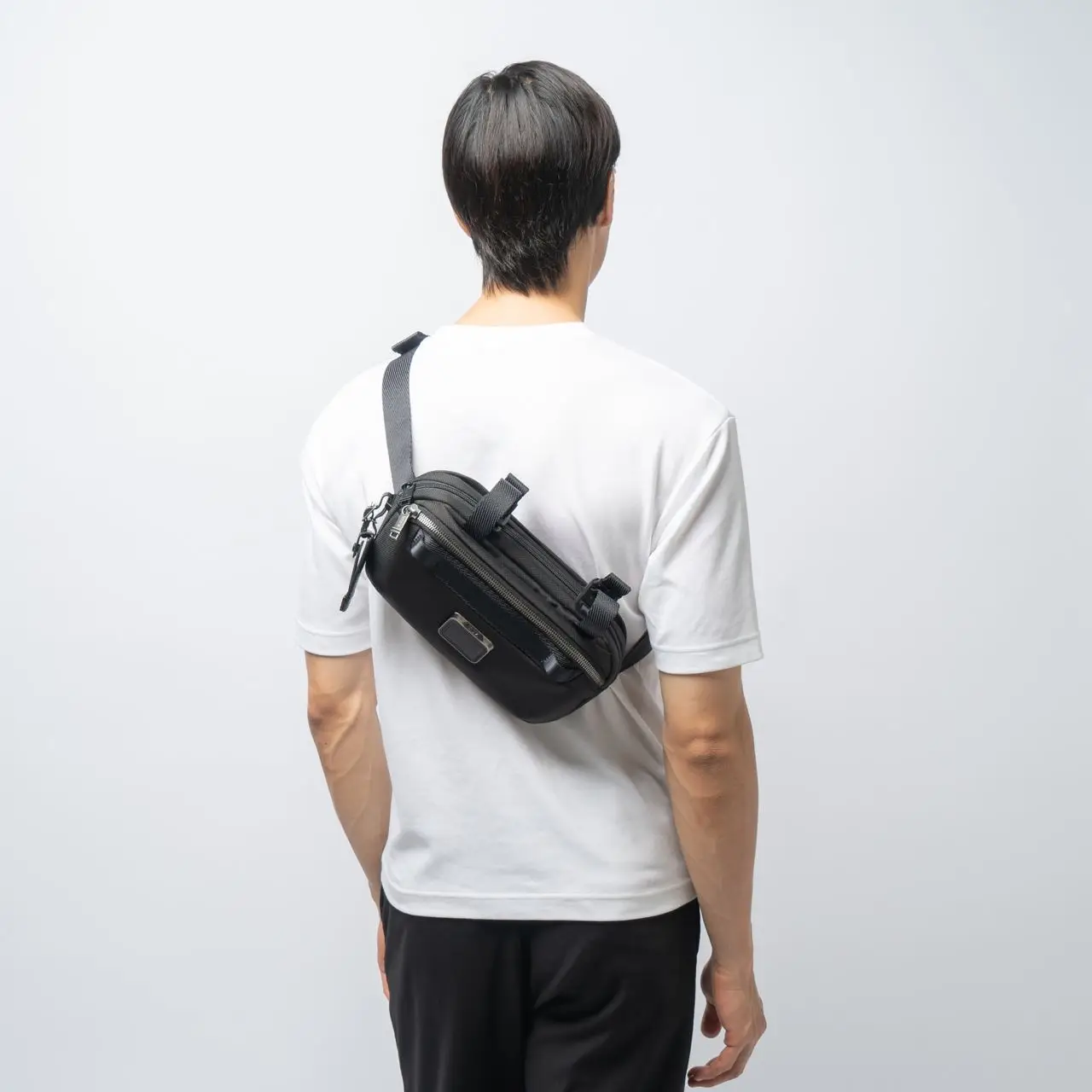 Tumi Peyton Sling Bag Black – voilà.id