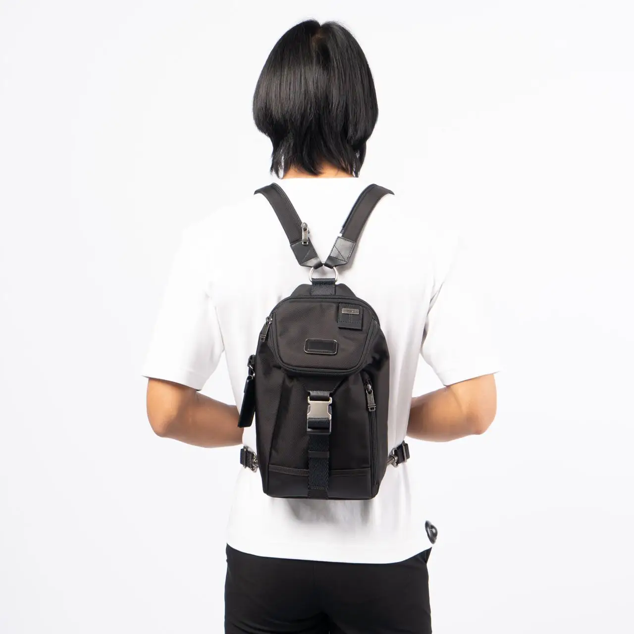 Tumi Woodland Sling Bag Black – voilà.id