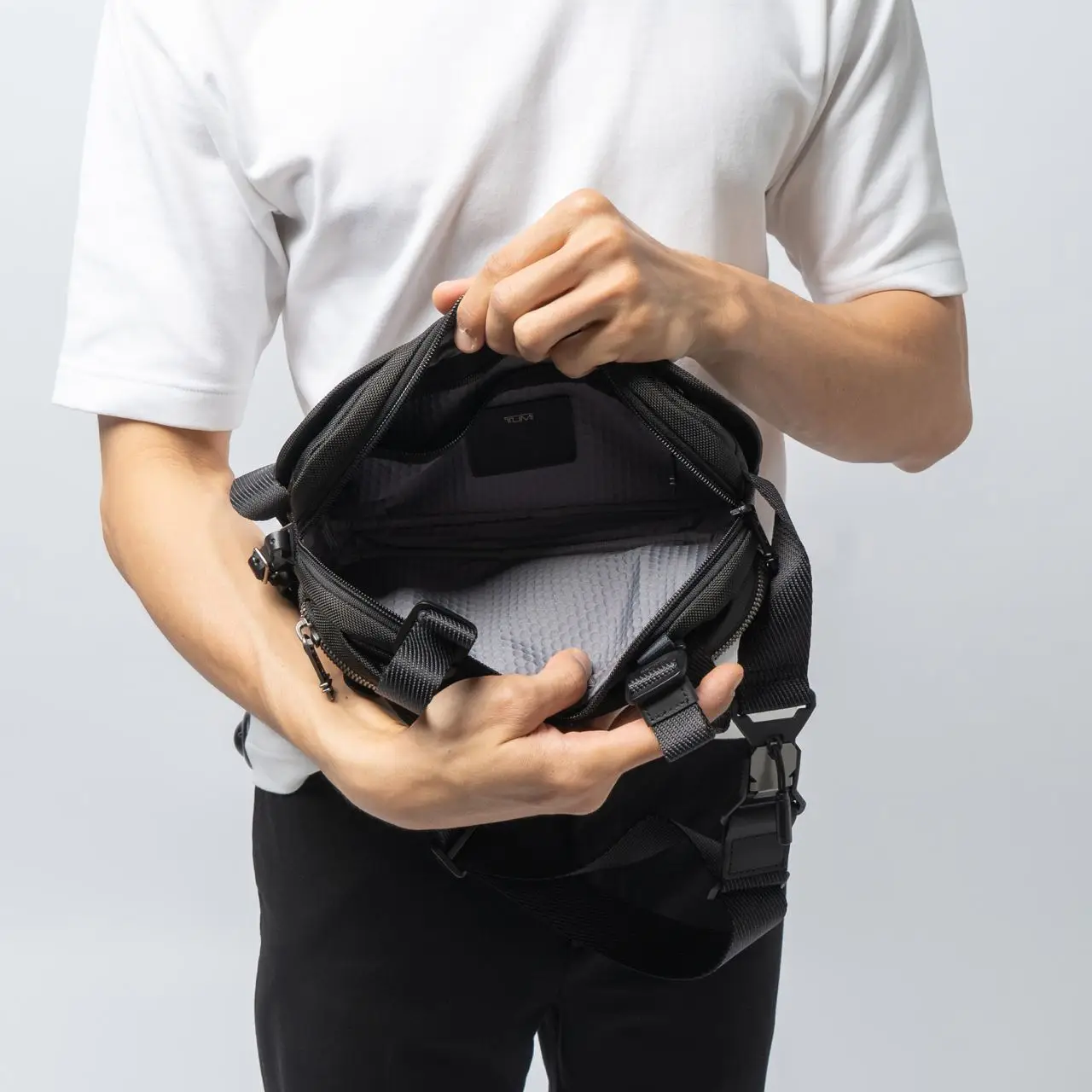 Tumi Peyton Sling Bag Black – voilà.id
