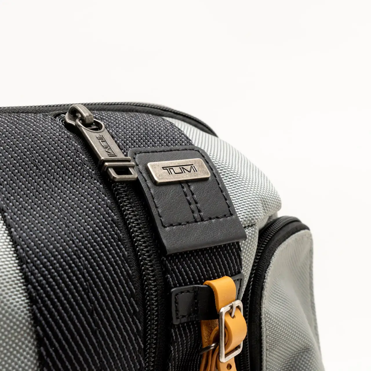 h*o様 TUMI 2223404CHRO Higgings Slinger h*o様 TUMI 2223404CHRO Higgings Slinger Higgins Sling Pack Golden