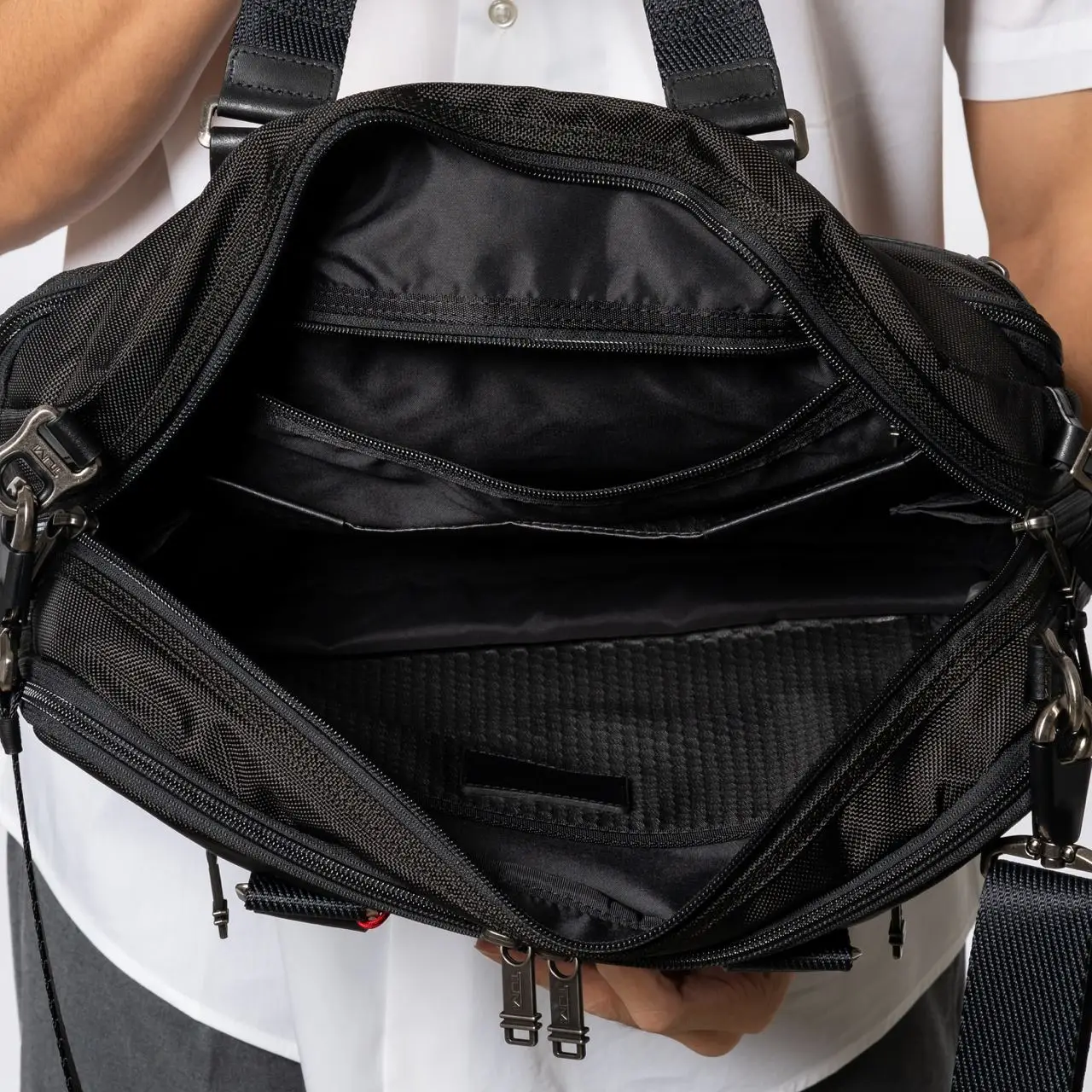 Tumi Bingham Expandable Briefcase Black – voilà.id