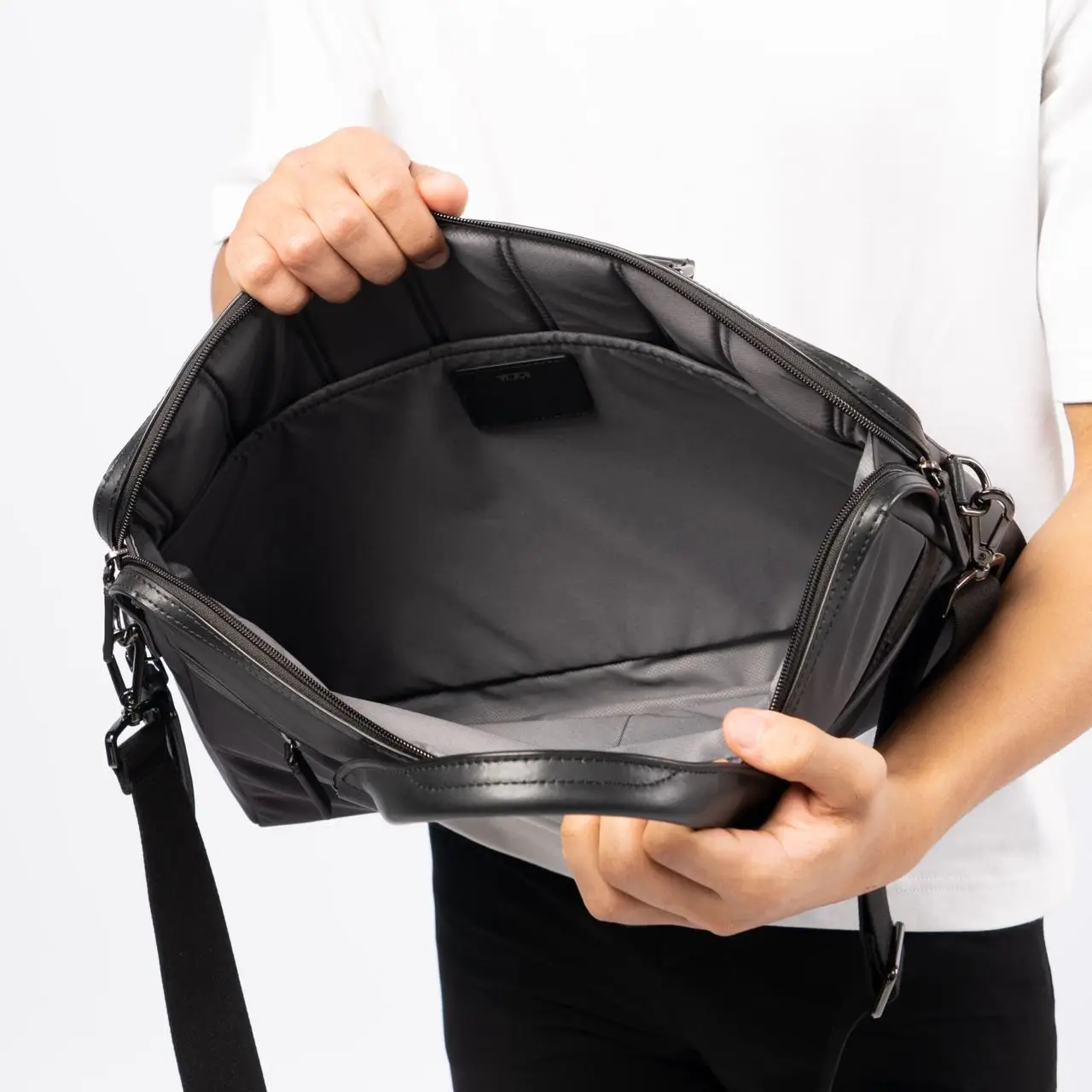 Tumi Eastshore Slim Briefcase Bag Charcoal – voilà.id Tumi Eastshore Slim Briefcase Bag Charcoal – voilà.id