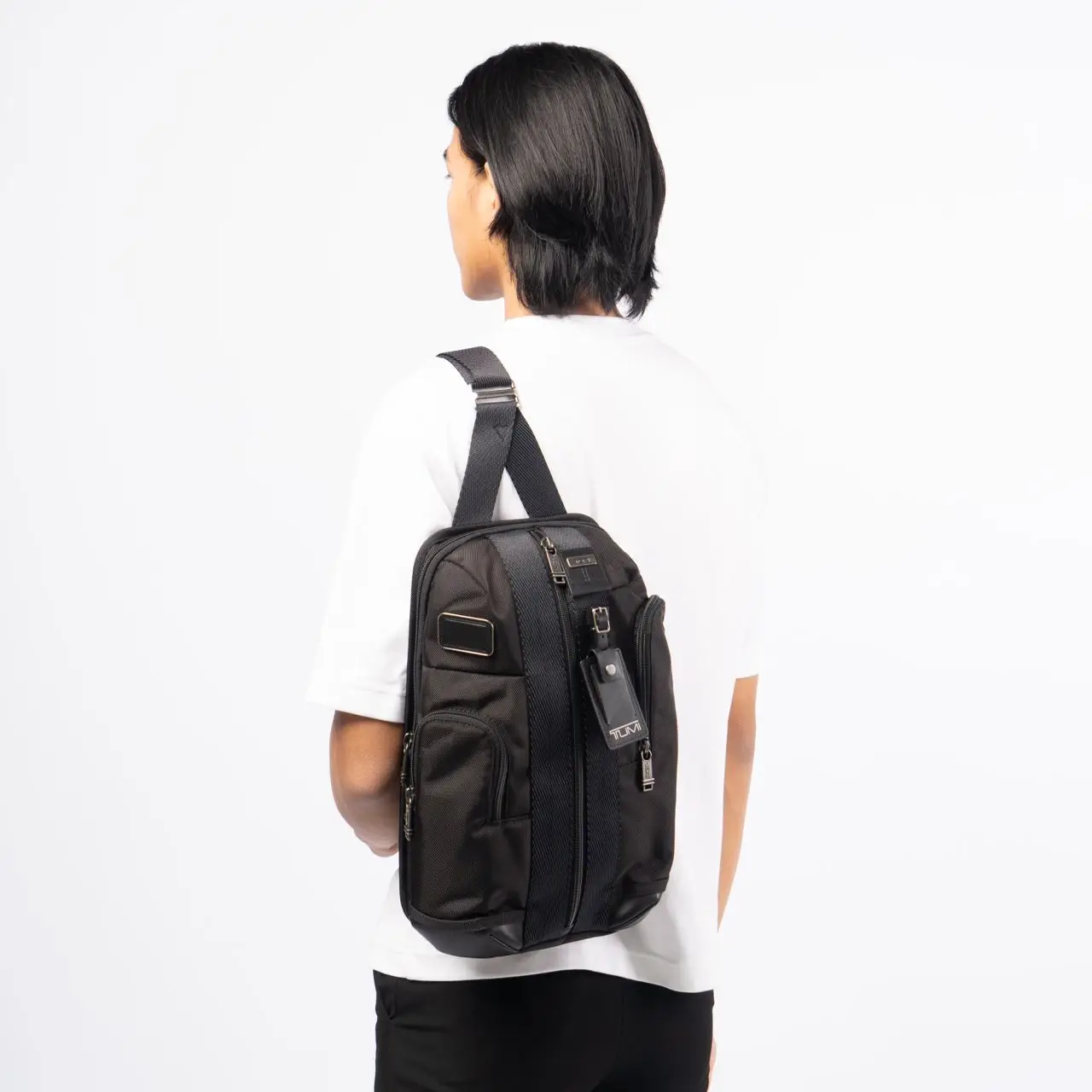 Tumi Higgins Sling Bag Canvas Black – voilà.id