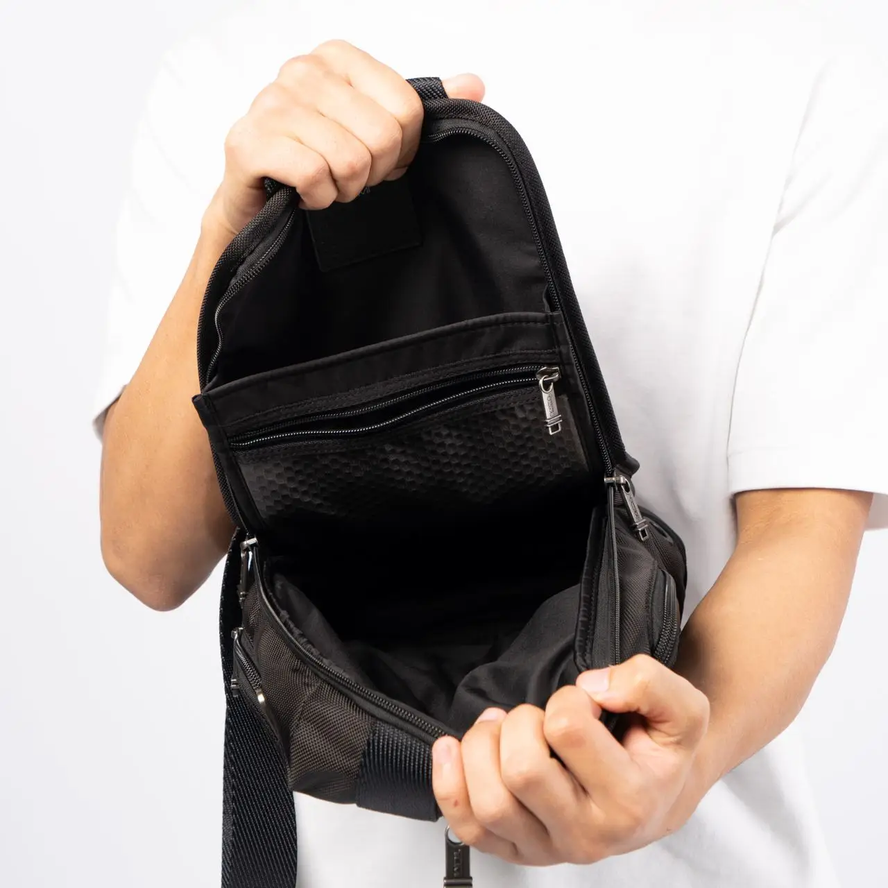 Tumi Higgins Sling Bag Canvas Black – voilà.id