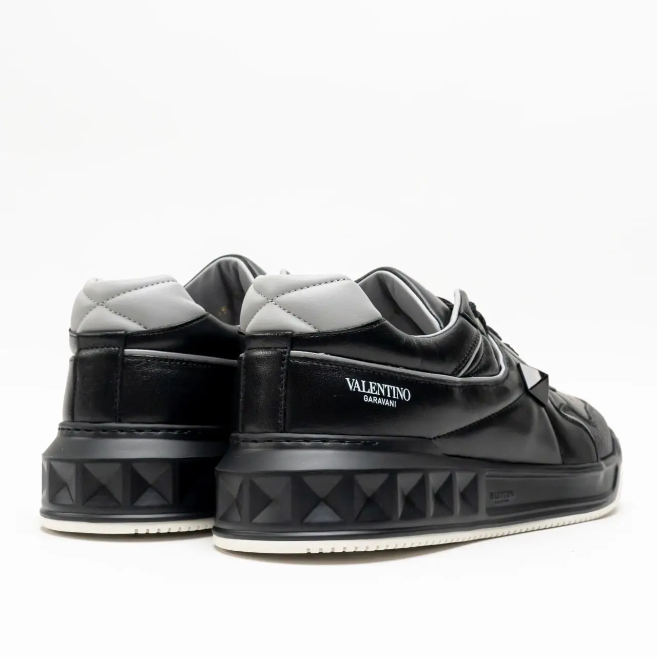 スニーカー VALENTINO GARAVANI ONE STUD LOW-TOP SNEAKERS 17585041_37019626_600.jpg