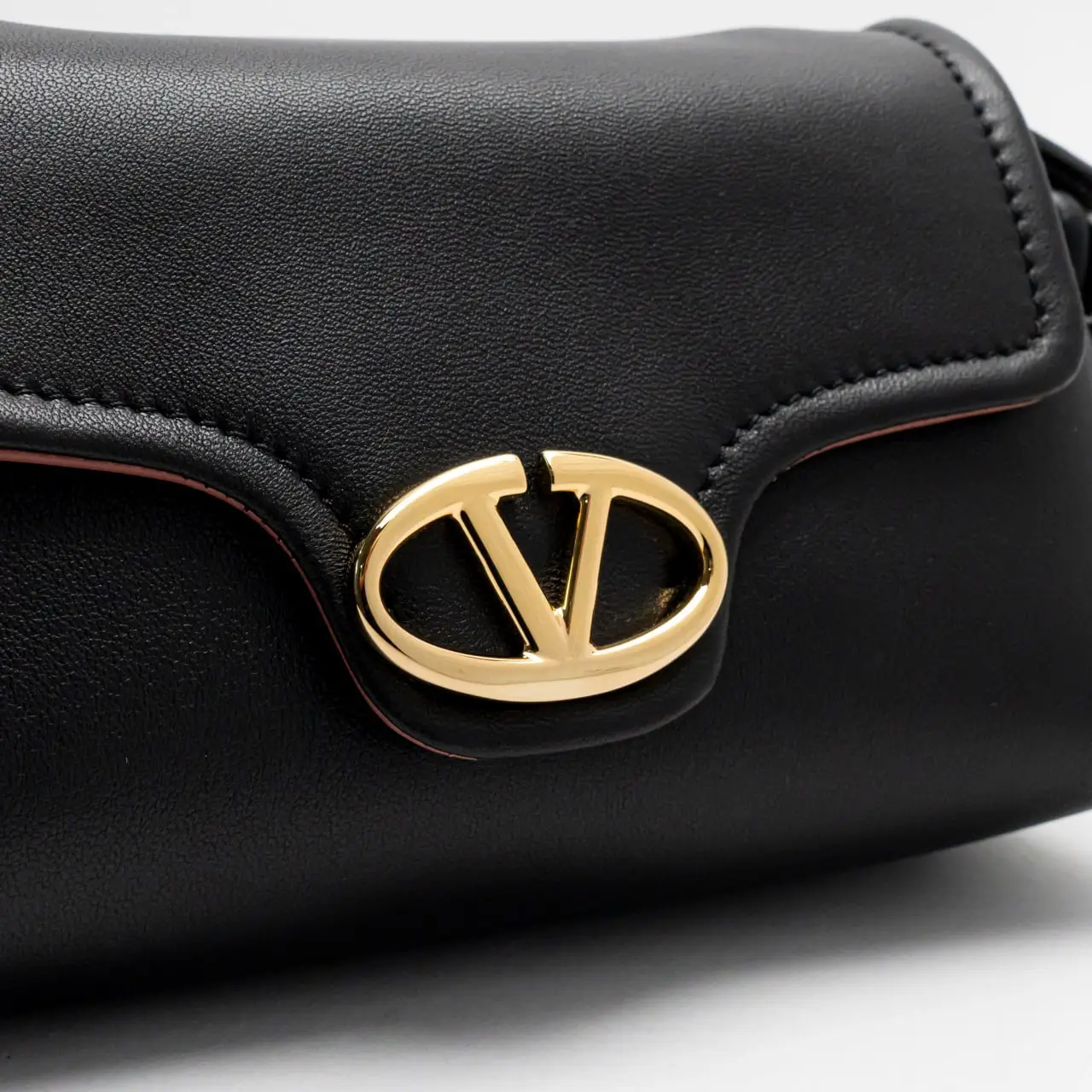 ☆VALENTINO☆Mini Drawstring V Logo Soft ショルダーバッグ MUSINSA | VALENTINO Mini Drawstring V Logo Soft Shoulder Bag