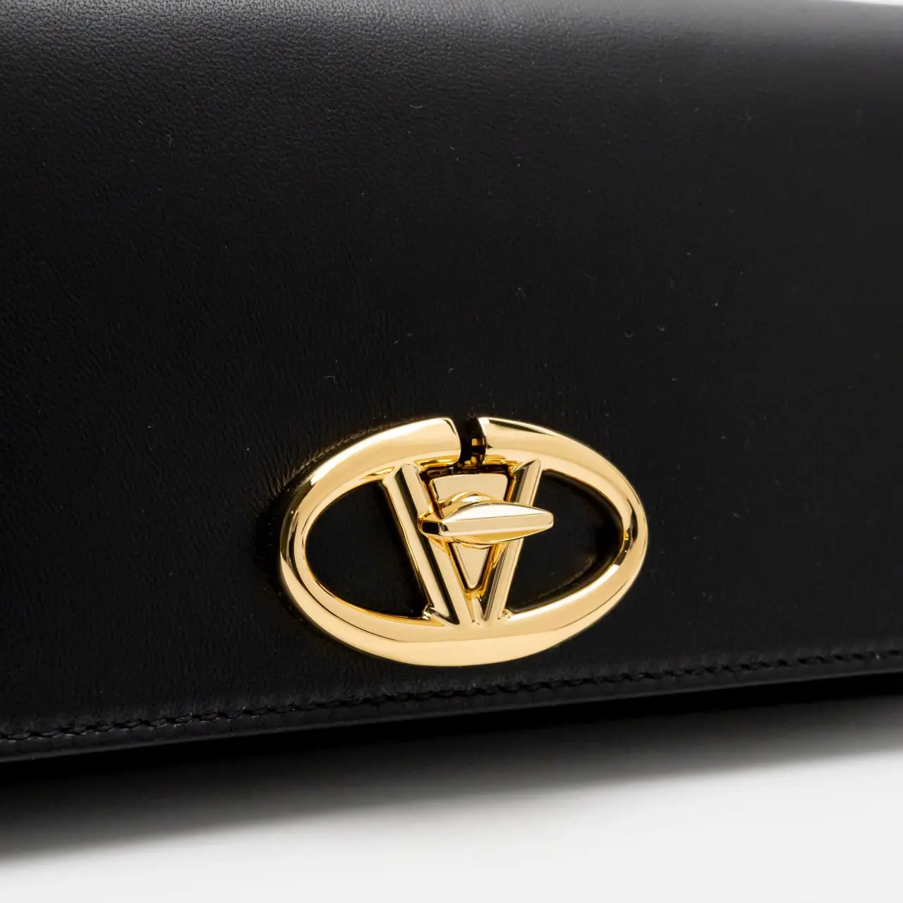 Valentino Garavani VLogo The Bold Edition Wallet On Strap