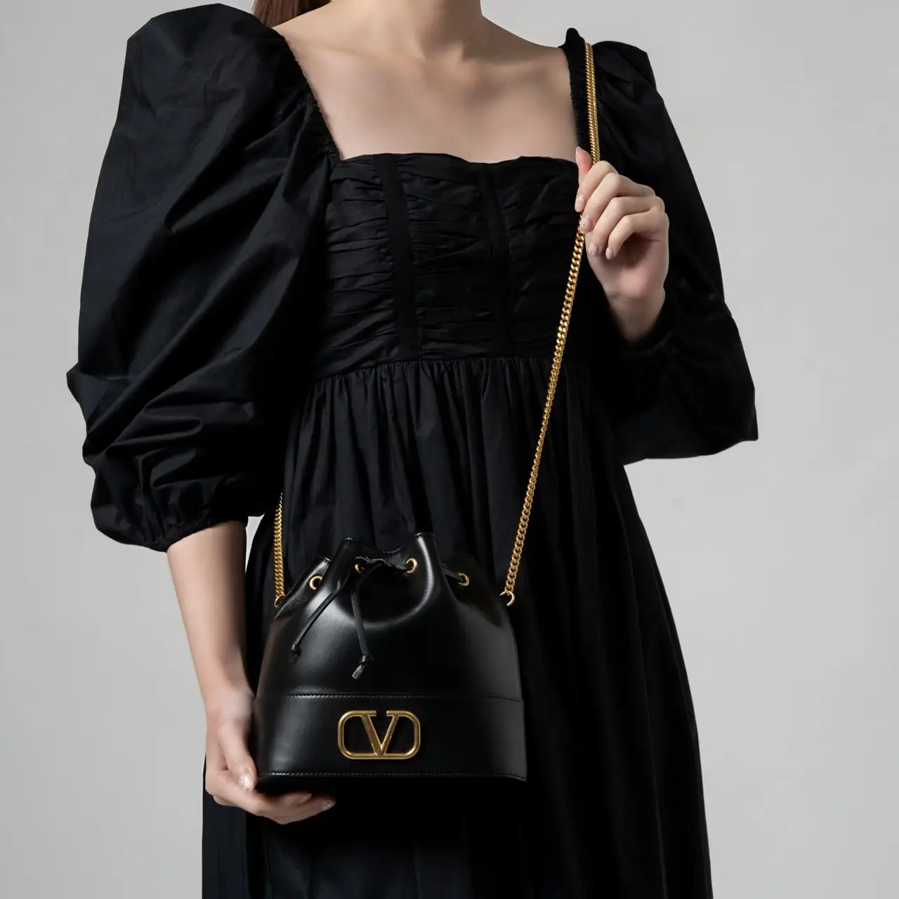 Valentino Garavani VLogo Leather Bucket Bag Black – voilà.id