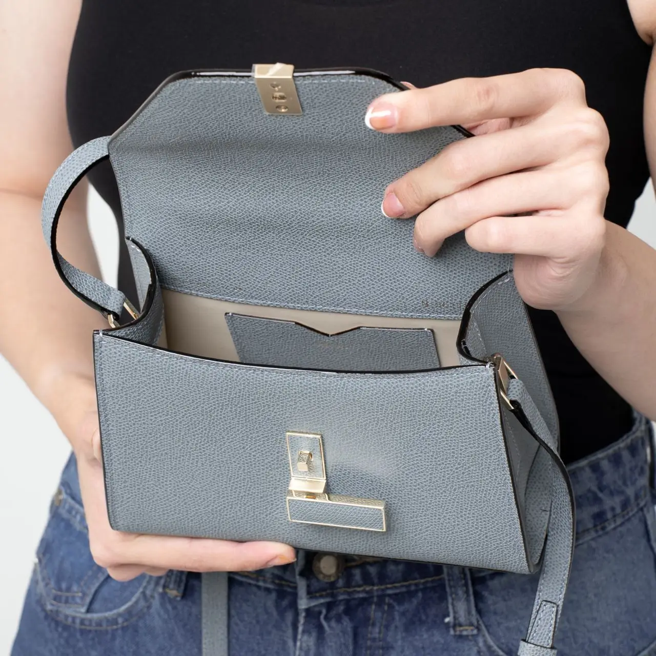 【関税送料込】Valextra Iside Crossbody Micro Bag Smokey Blue 関税送料込】Valextra Iside Crossbody Micro Bag Smokey Blue